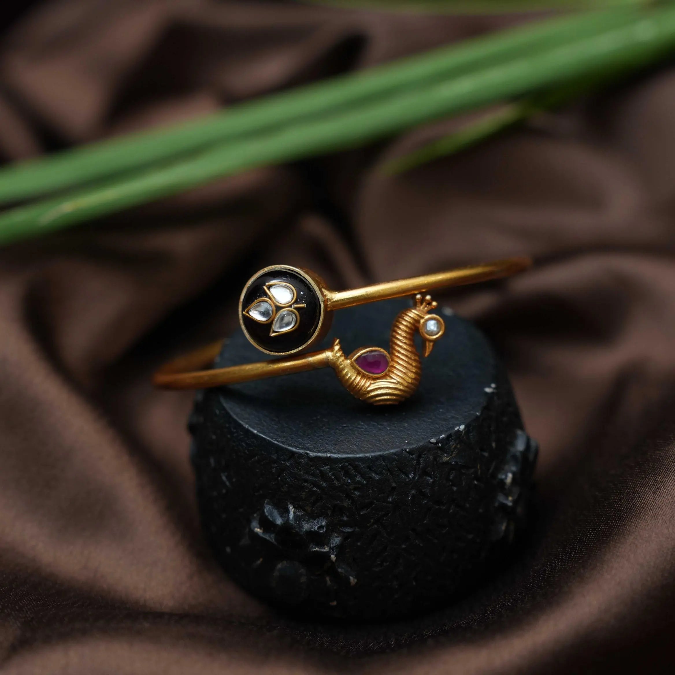 Aahna Silver Kada Bangle