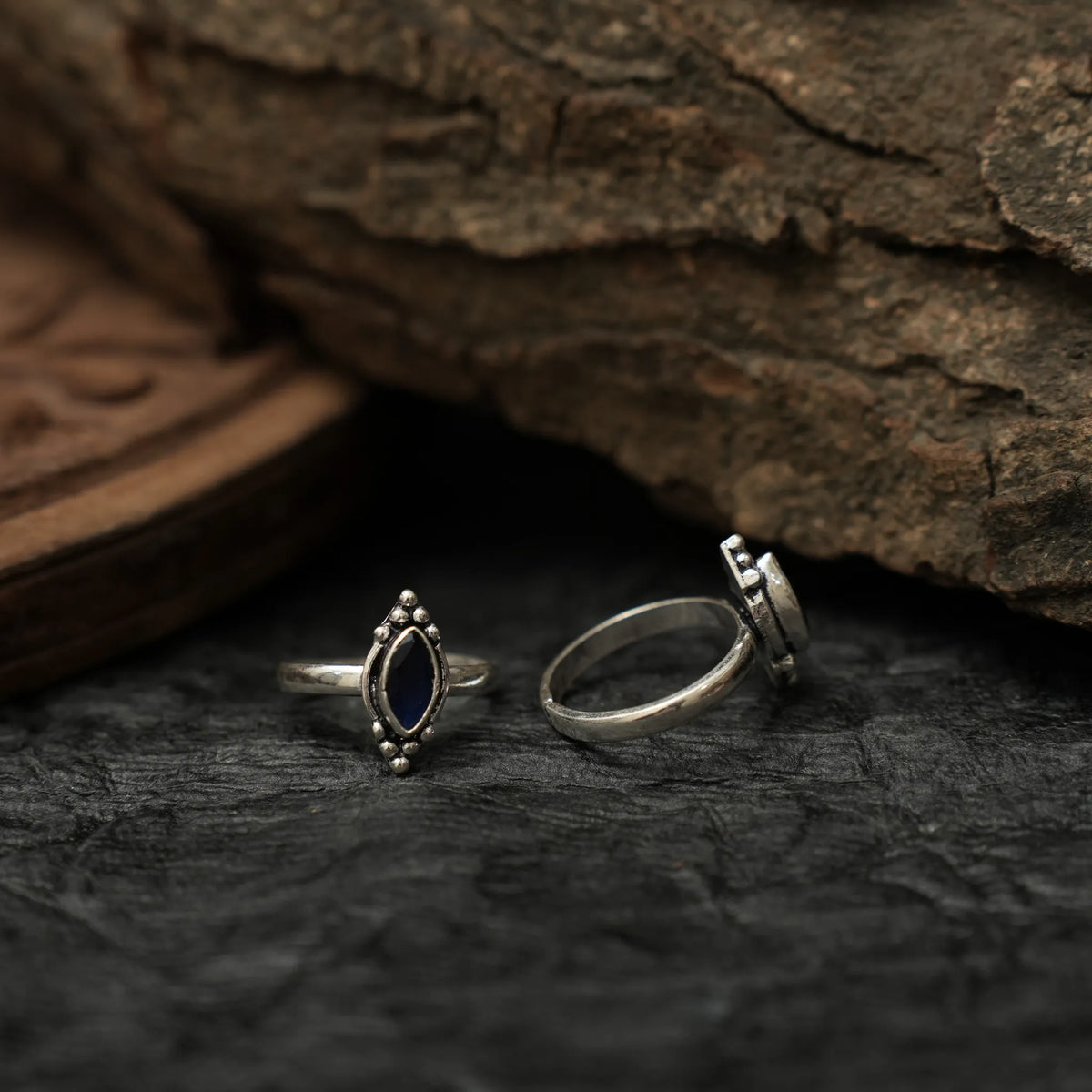 Aaratrika Silver Toe Ring - Blue