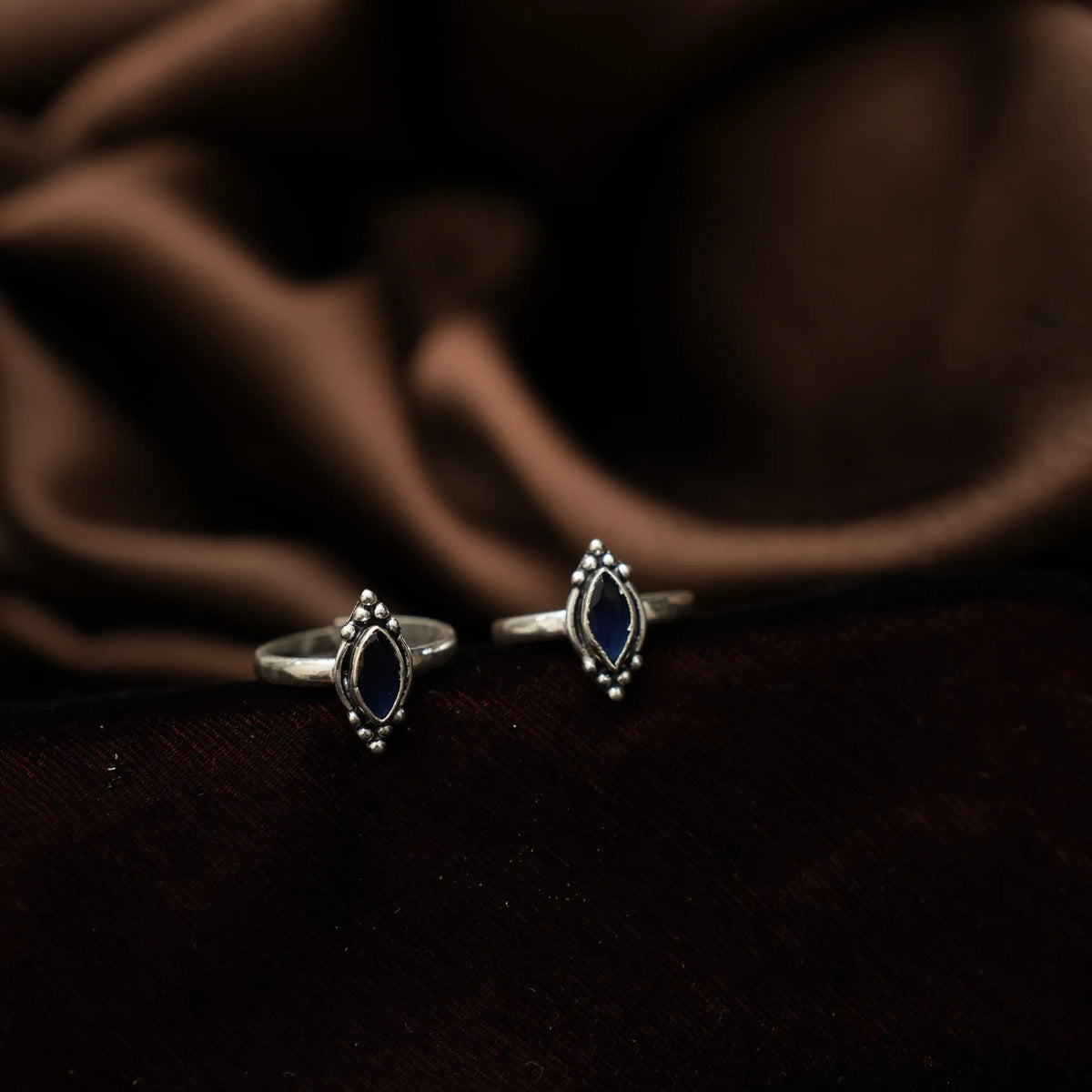 Aaratrika Silver Toe Ring - Blue