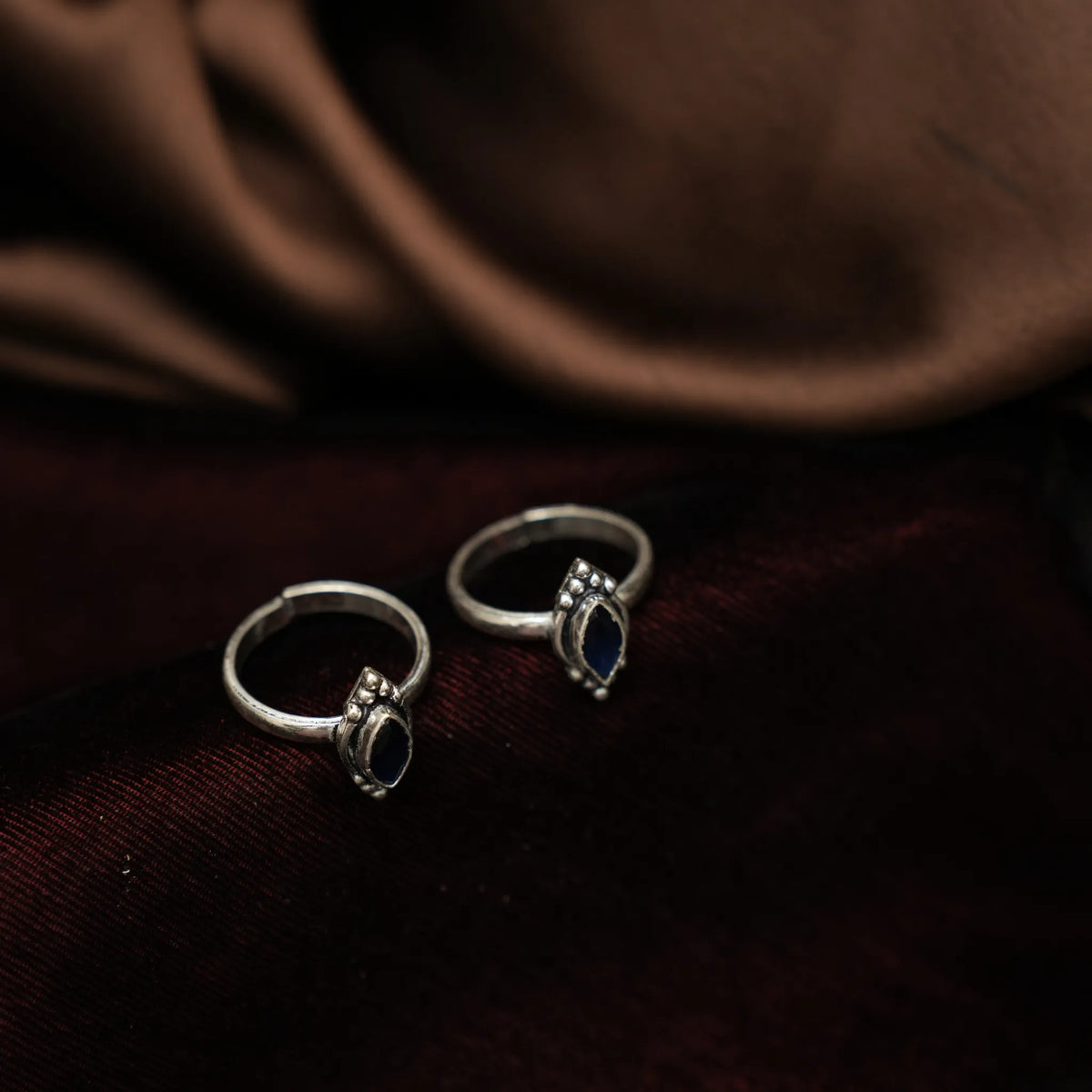 Aaratrika Silver Toe Ring - Blue