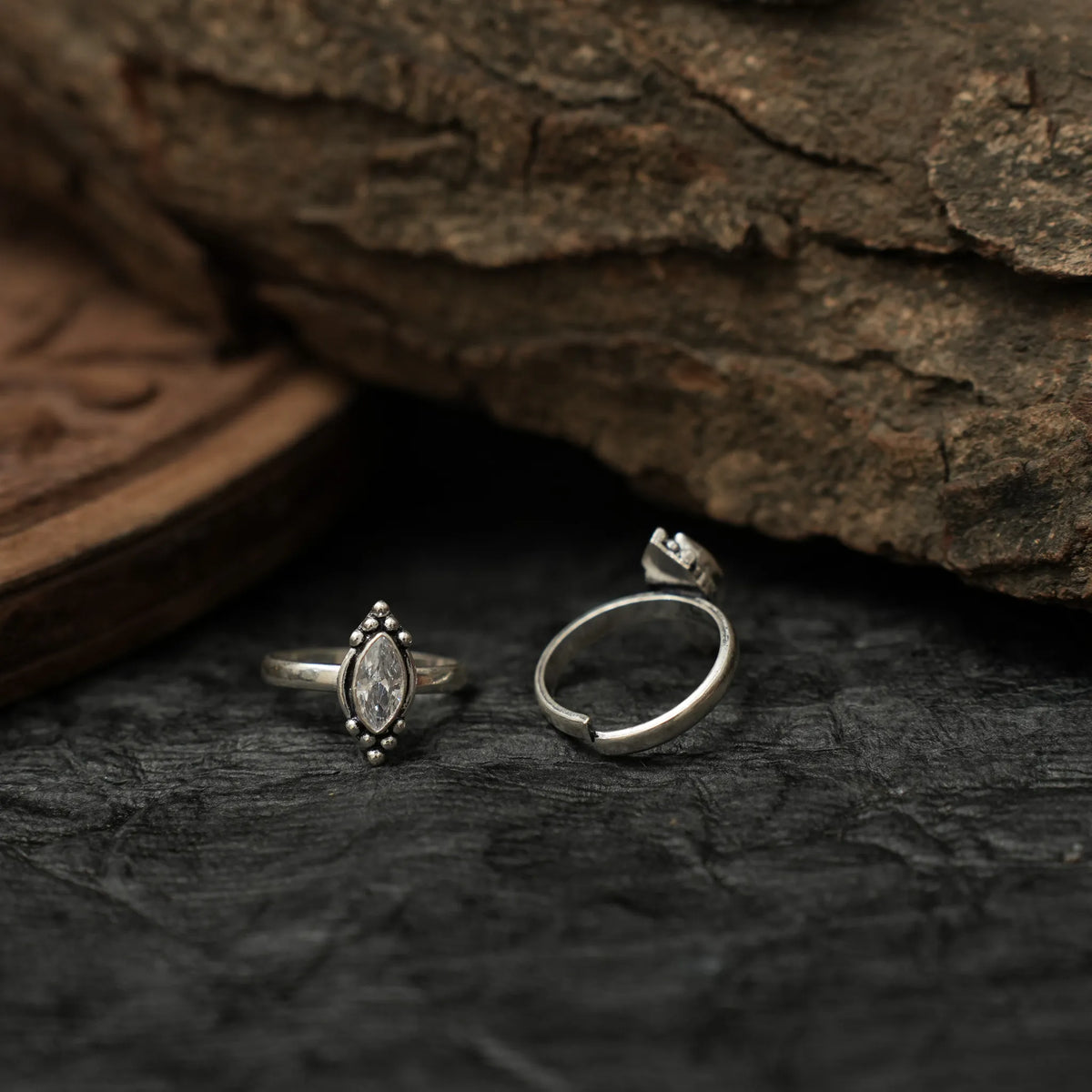 Aaratrika Silver Toe Ring - White