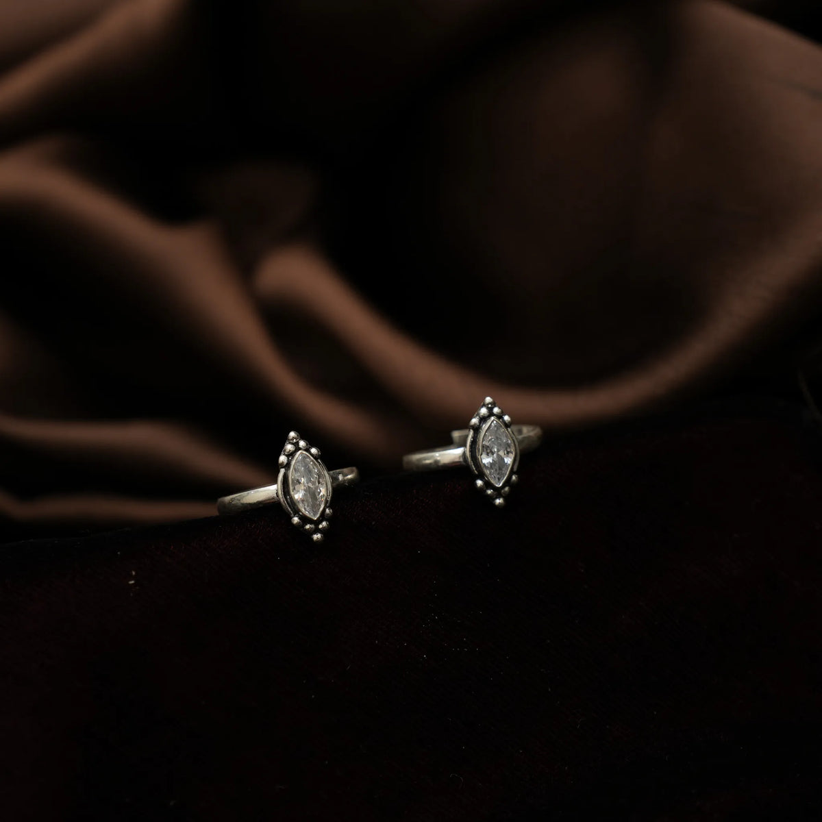 Aaratrika Silver Toe Ring - White