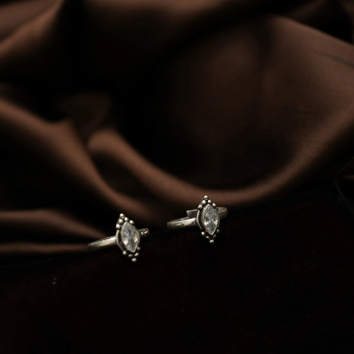 Aaratrika Silver Toe Ring - White