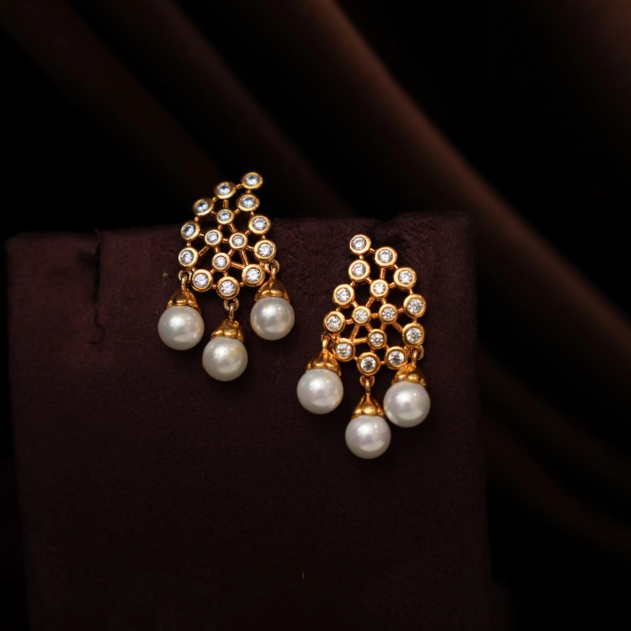 Aavira Zircon Necklace