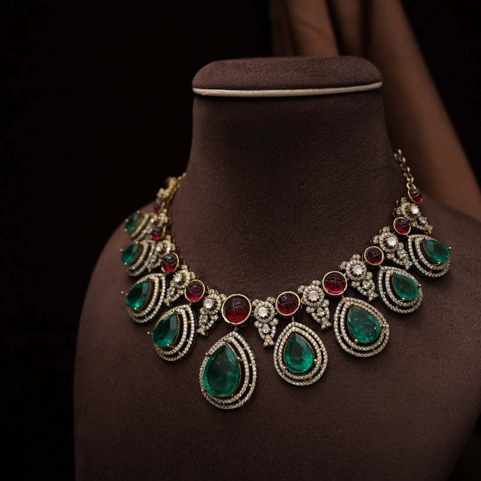 Aesha Victorian Polki Necklace - Red
