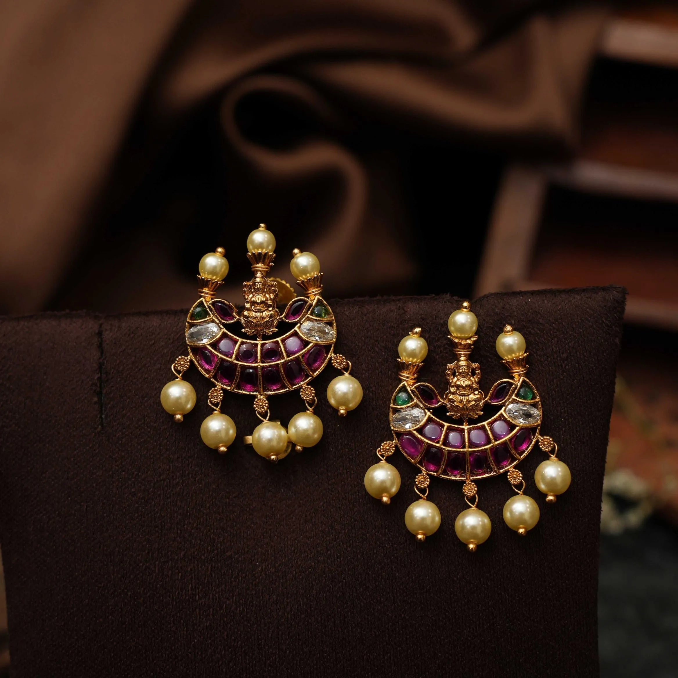 Akhila Antique Ear Stud - Red & Green