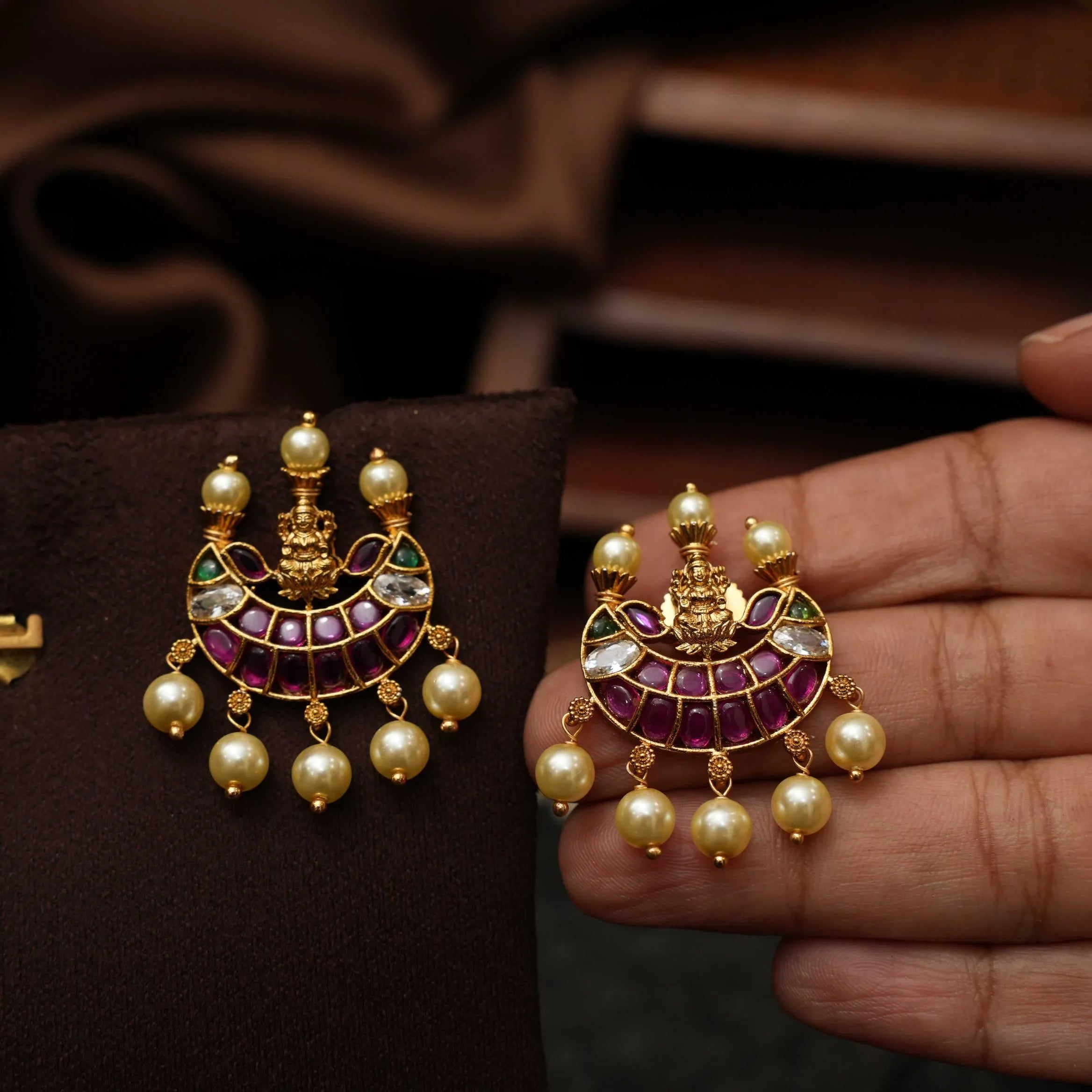 Akhila Antique Ear Stud - Red & Green