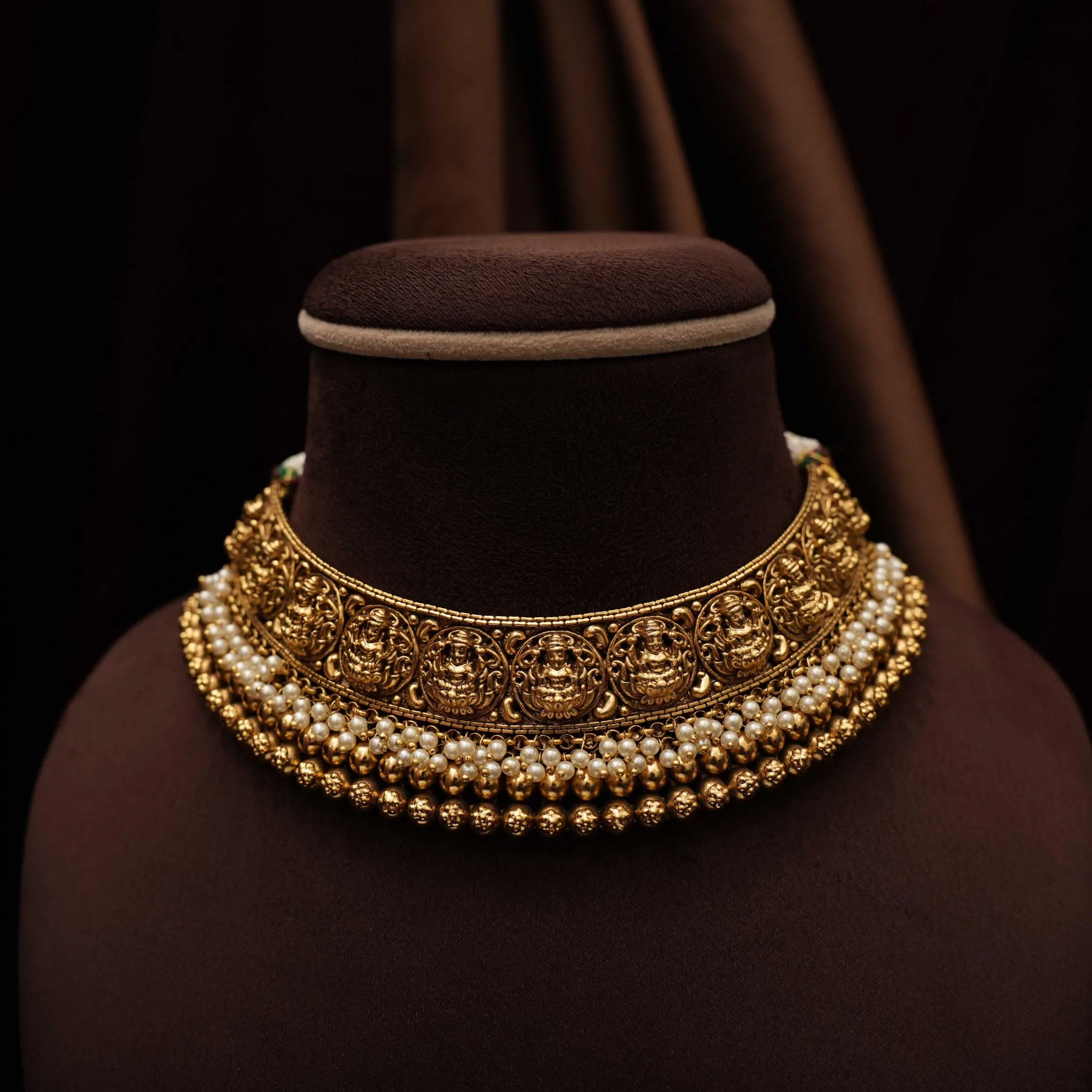 Akira Antique Choker