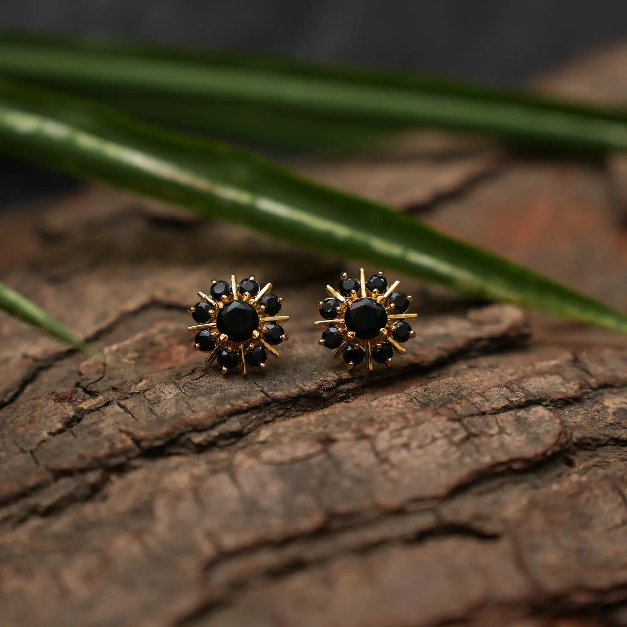 Alix Antique Ear Stud - Black