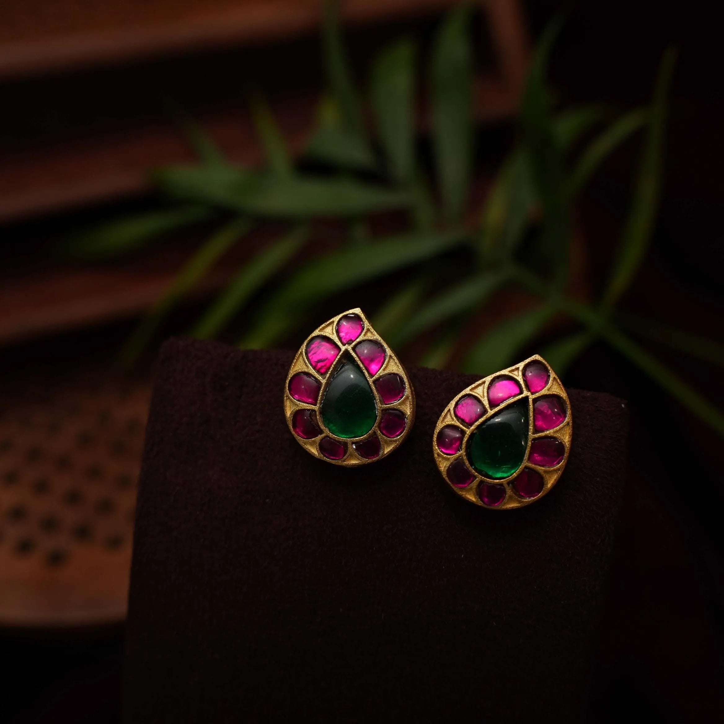 Arsh Silver Ear Stud - Red