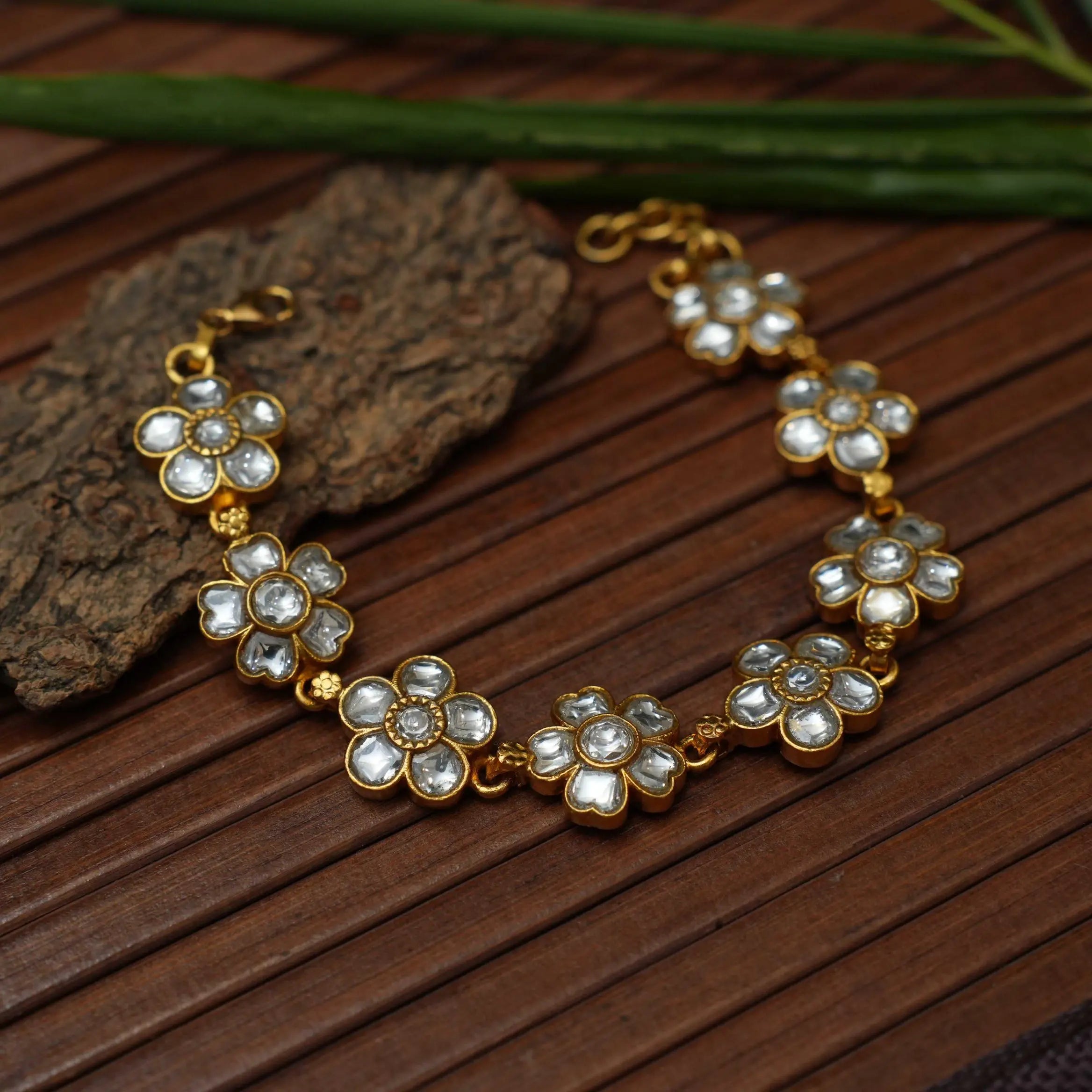 Beshu Silver Bracelet - White