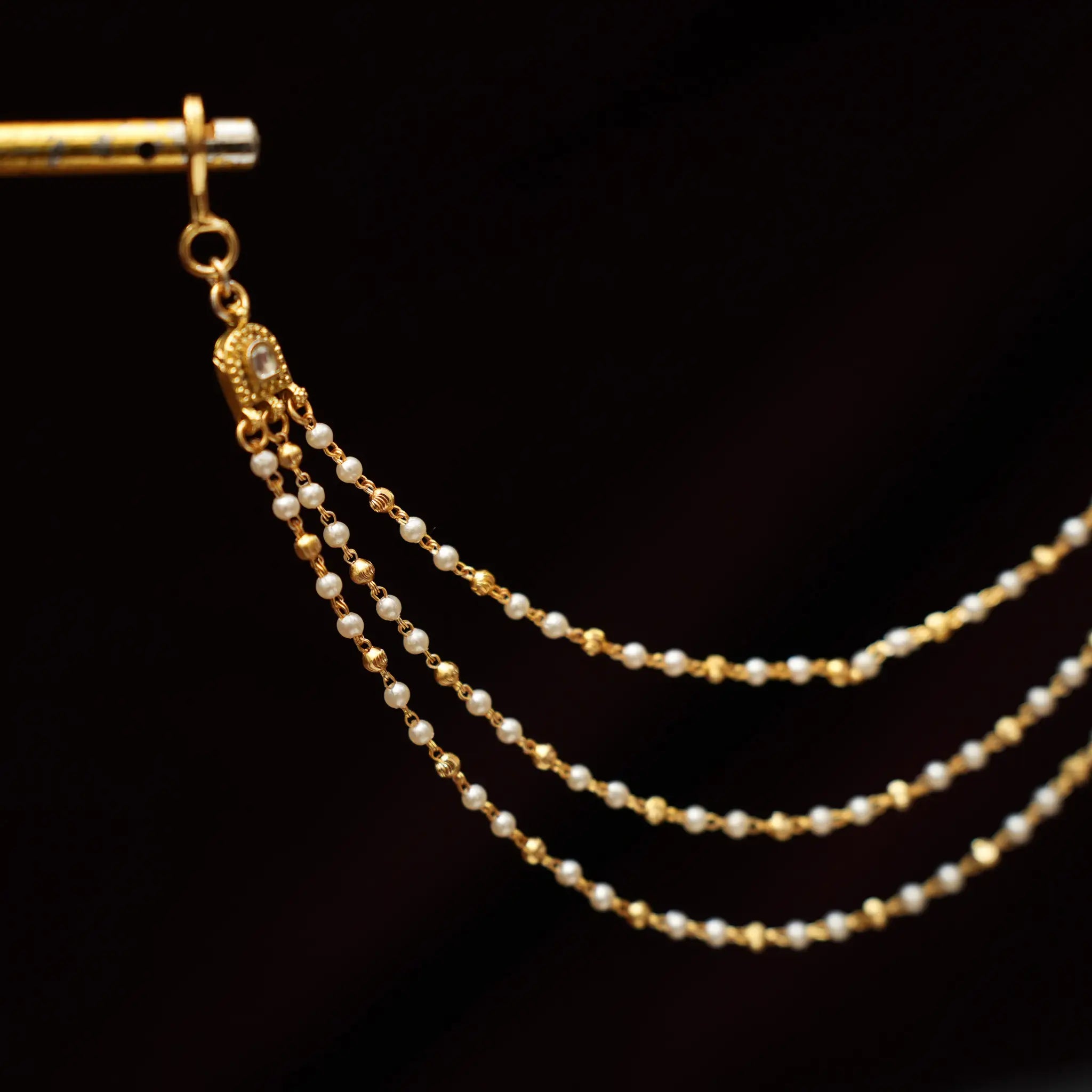 Chaitari Polk Ear Chain