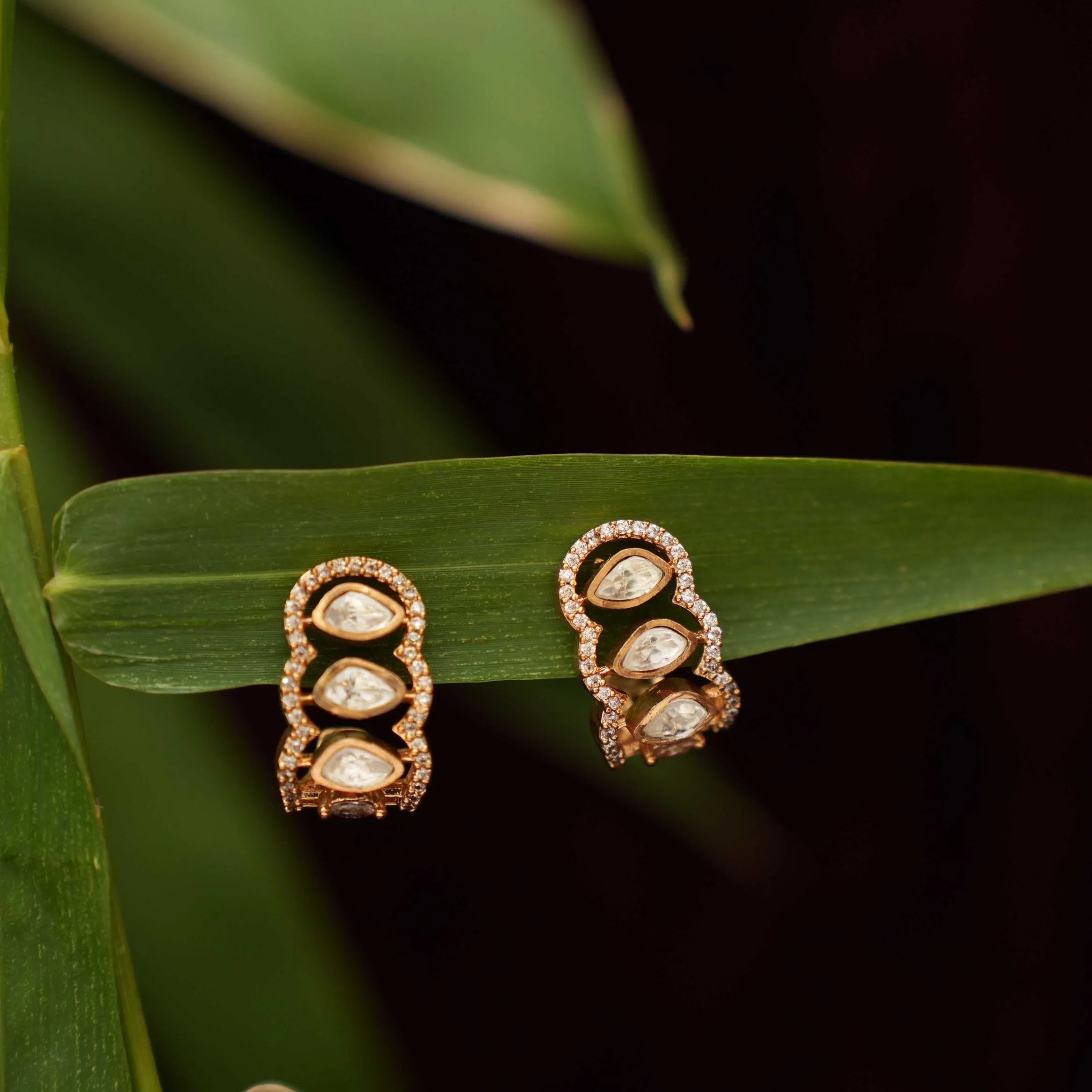 Dayita Half Hoop Polki Ear Stud