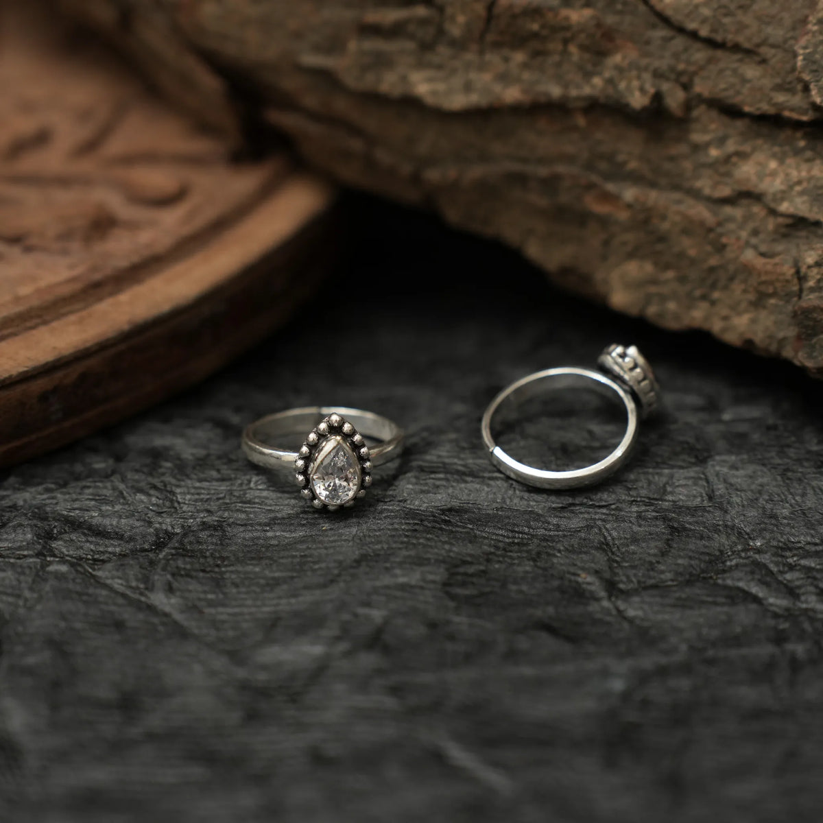 Dityaa Silver Toe Ring - White