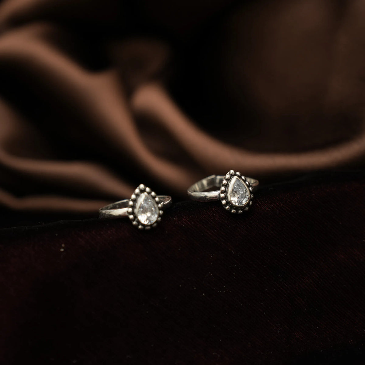 Dityaa Silver Toe Ring - White