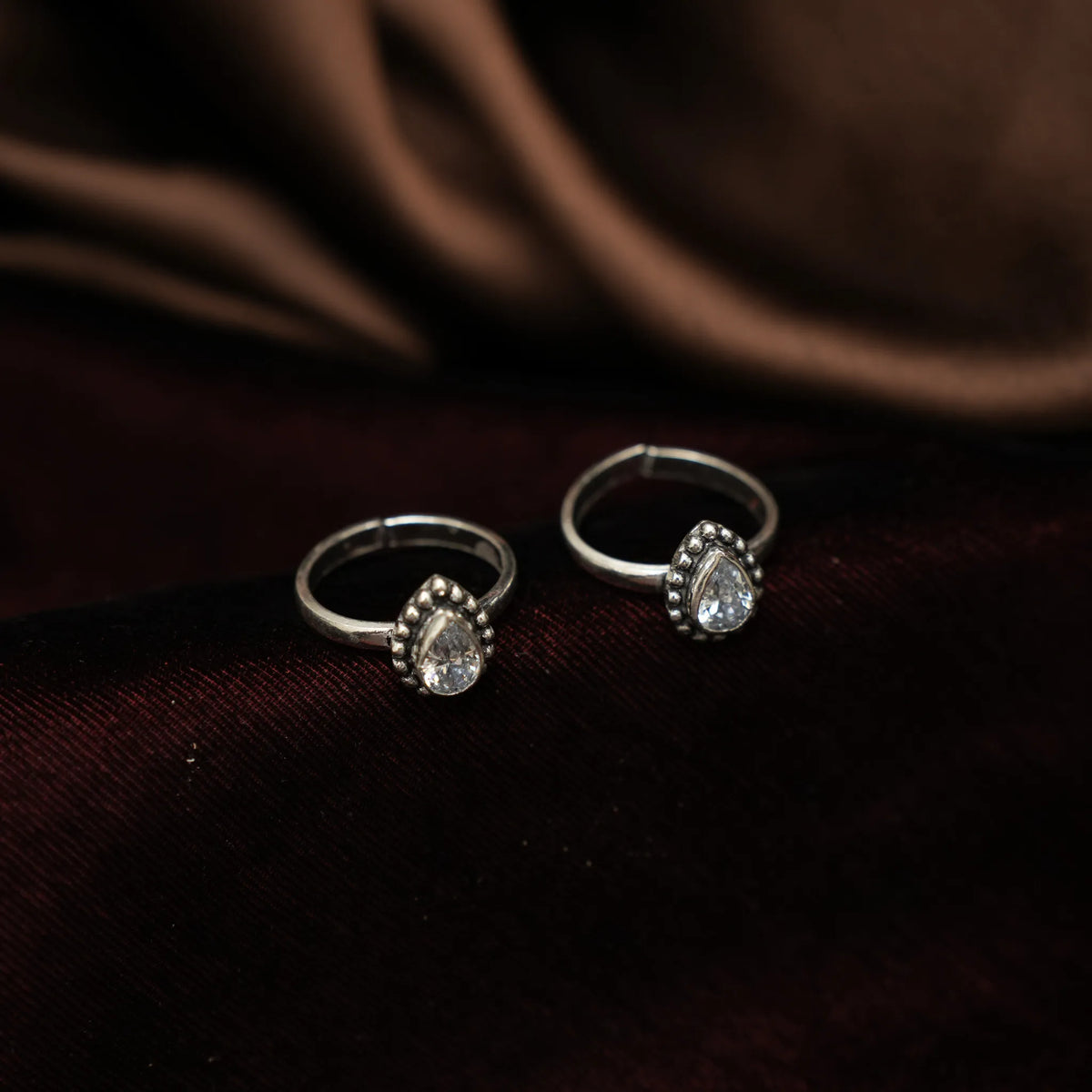 Dityaa Silver Toe Ring - White