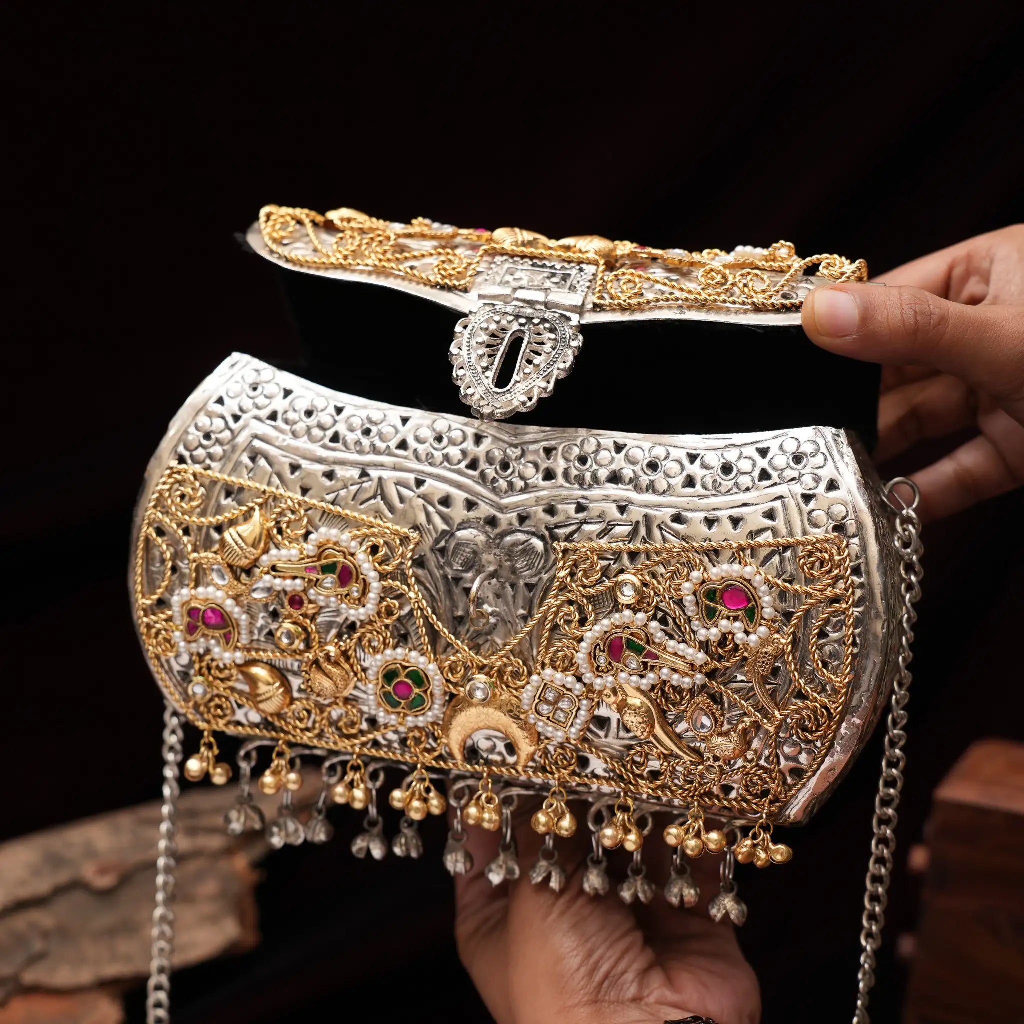 Ekiya Polki Clutch