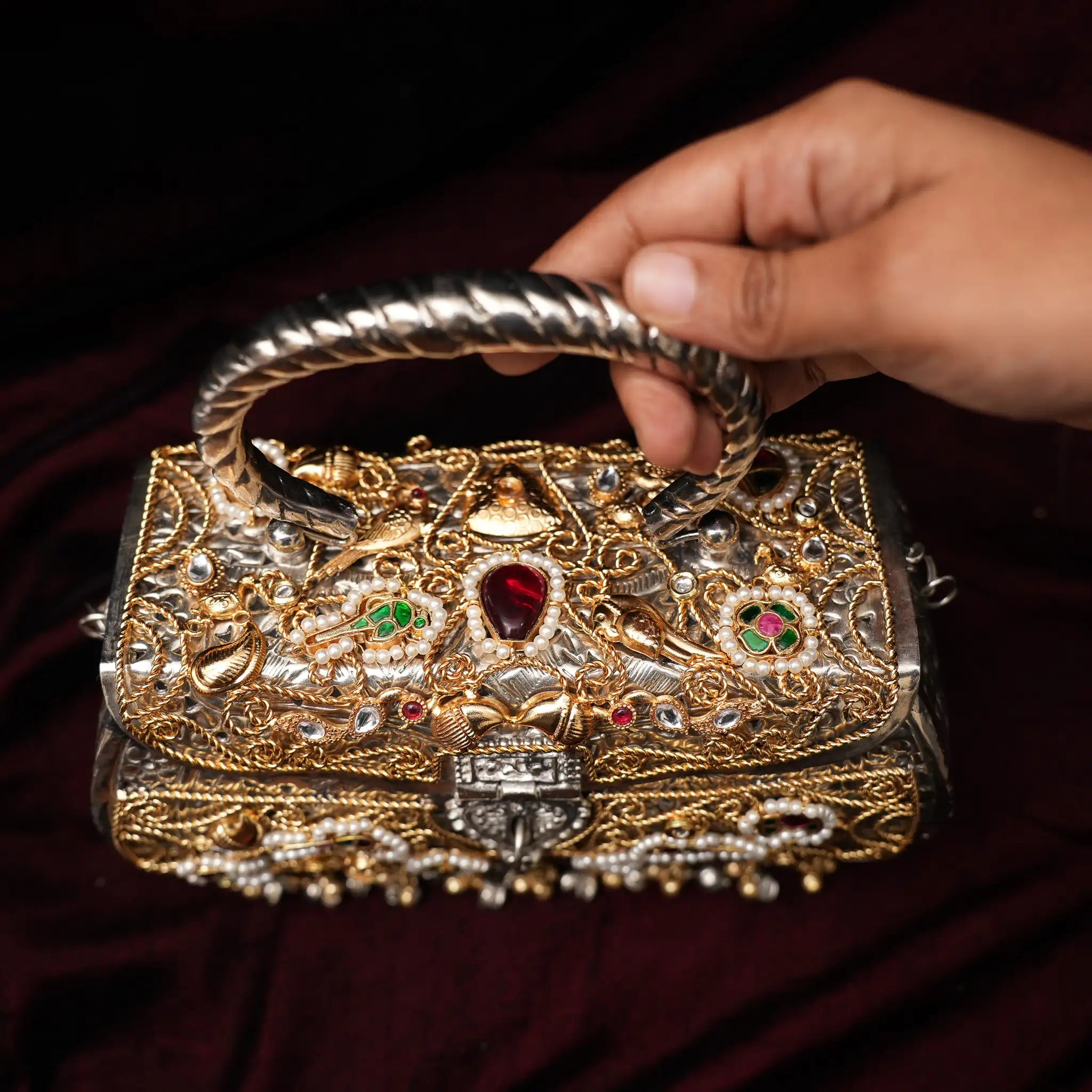 Ekiya Polki Clutch