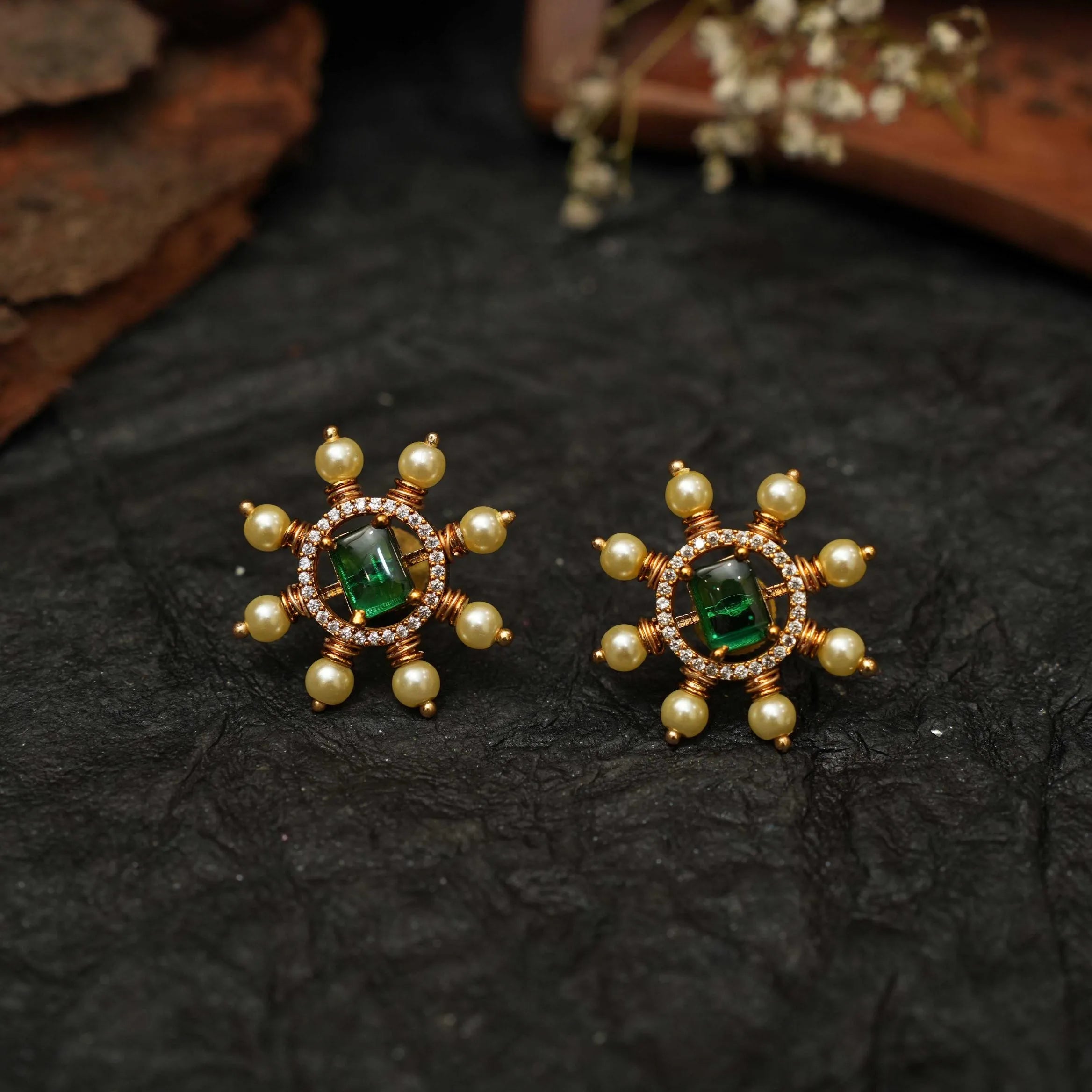Ekiya Antique Ear Stud - Green