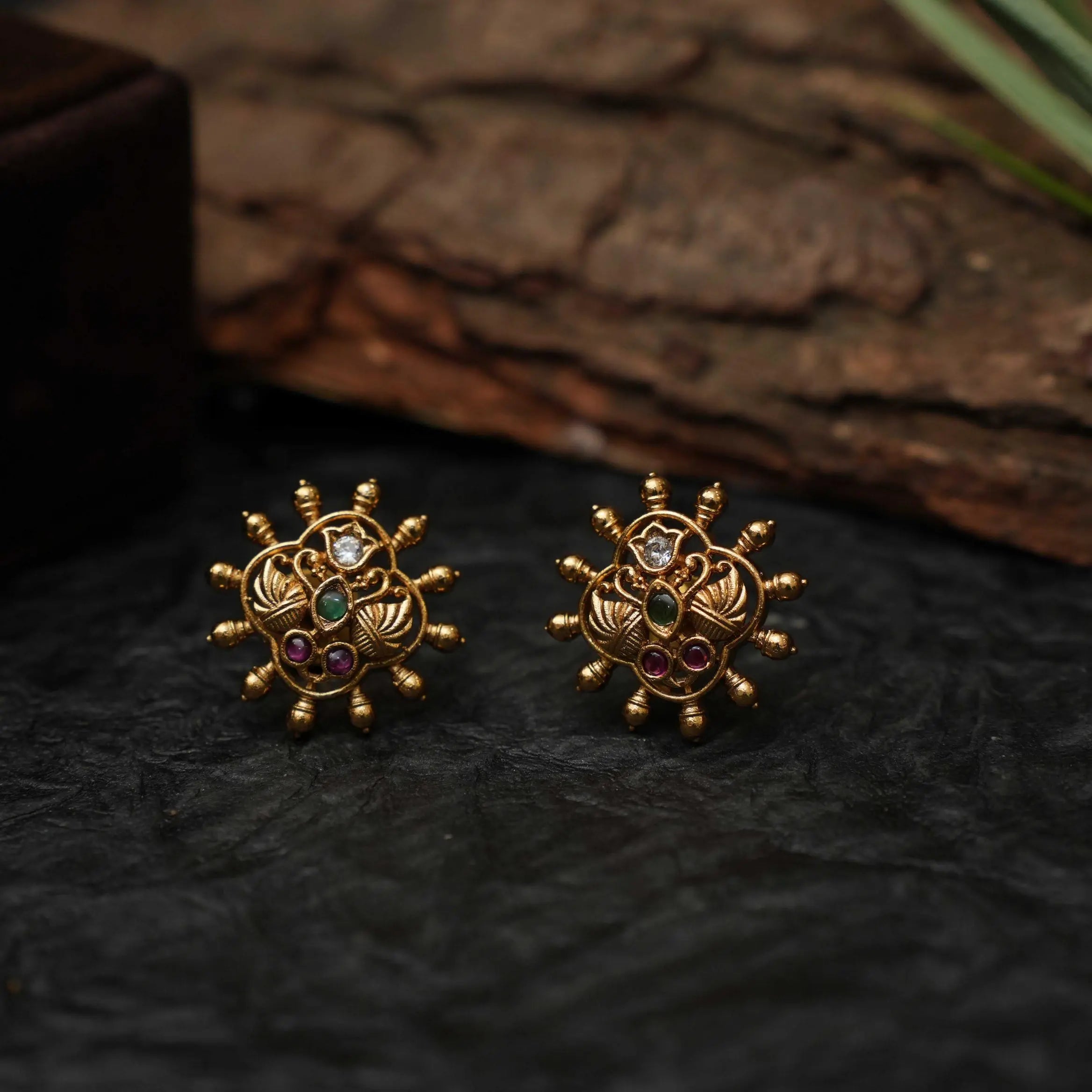 Faven Antique Ear Stud