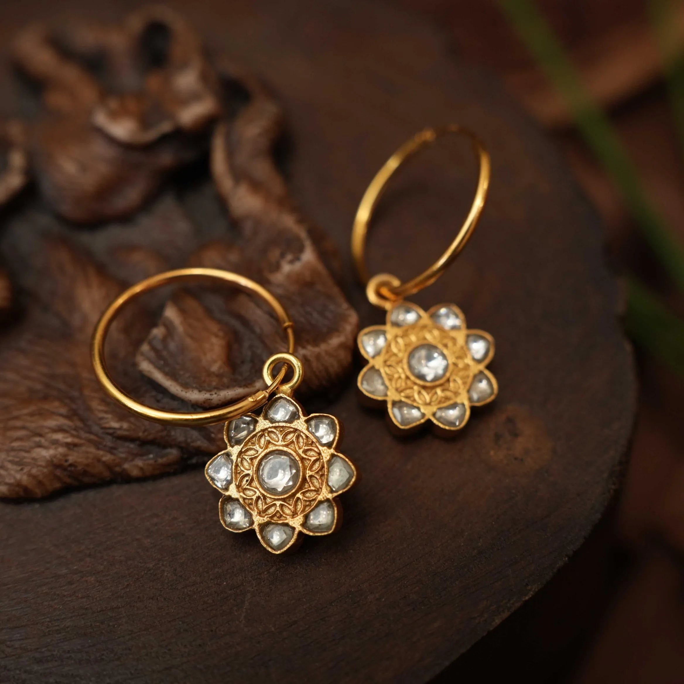 Hardi Mini Silver Bali Earrings - White