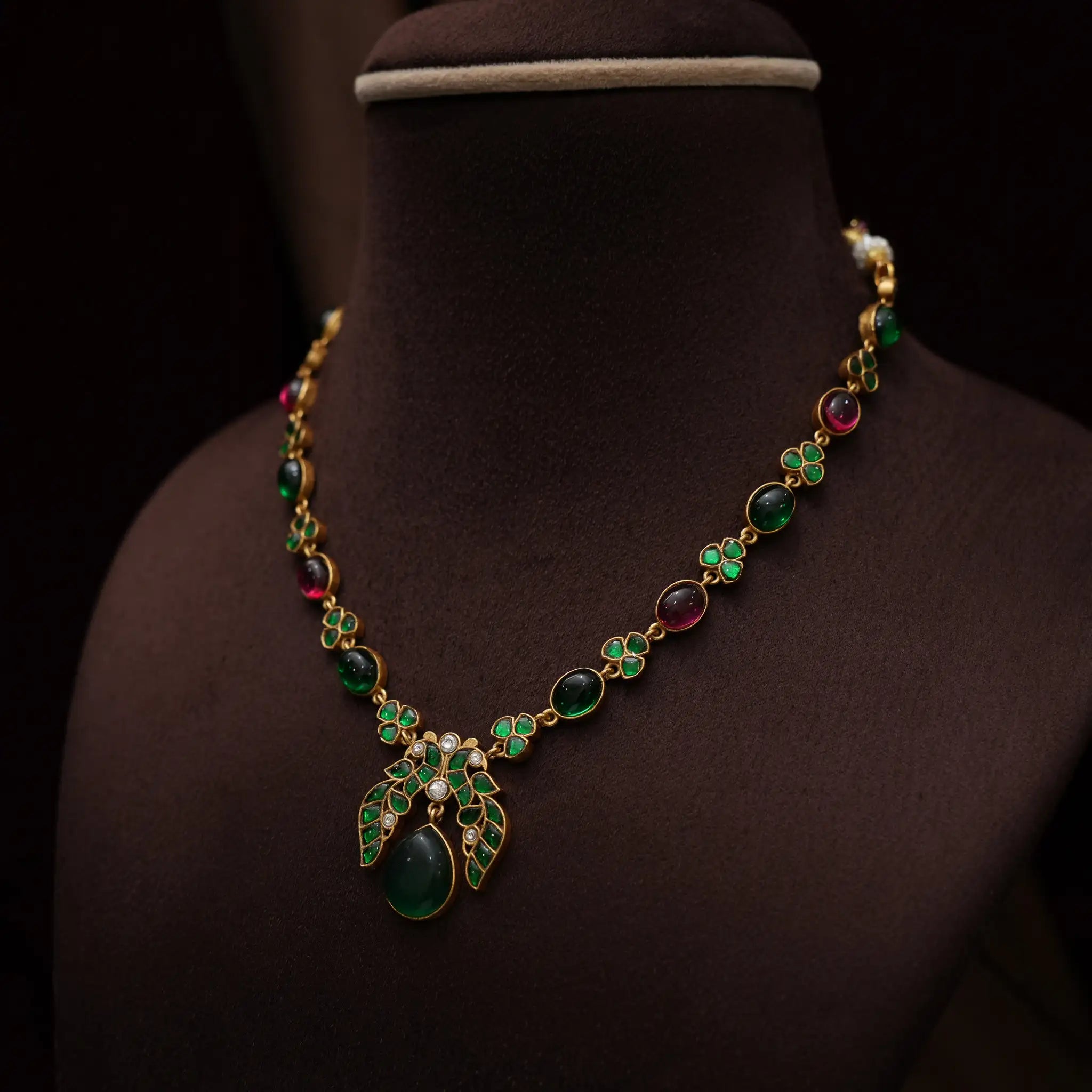 Hradini Polki Necklace - Rova