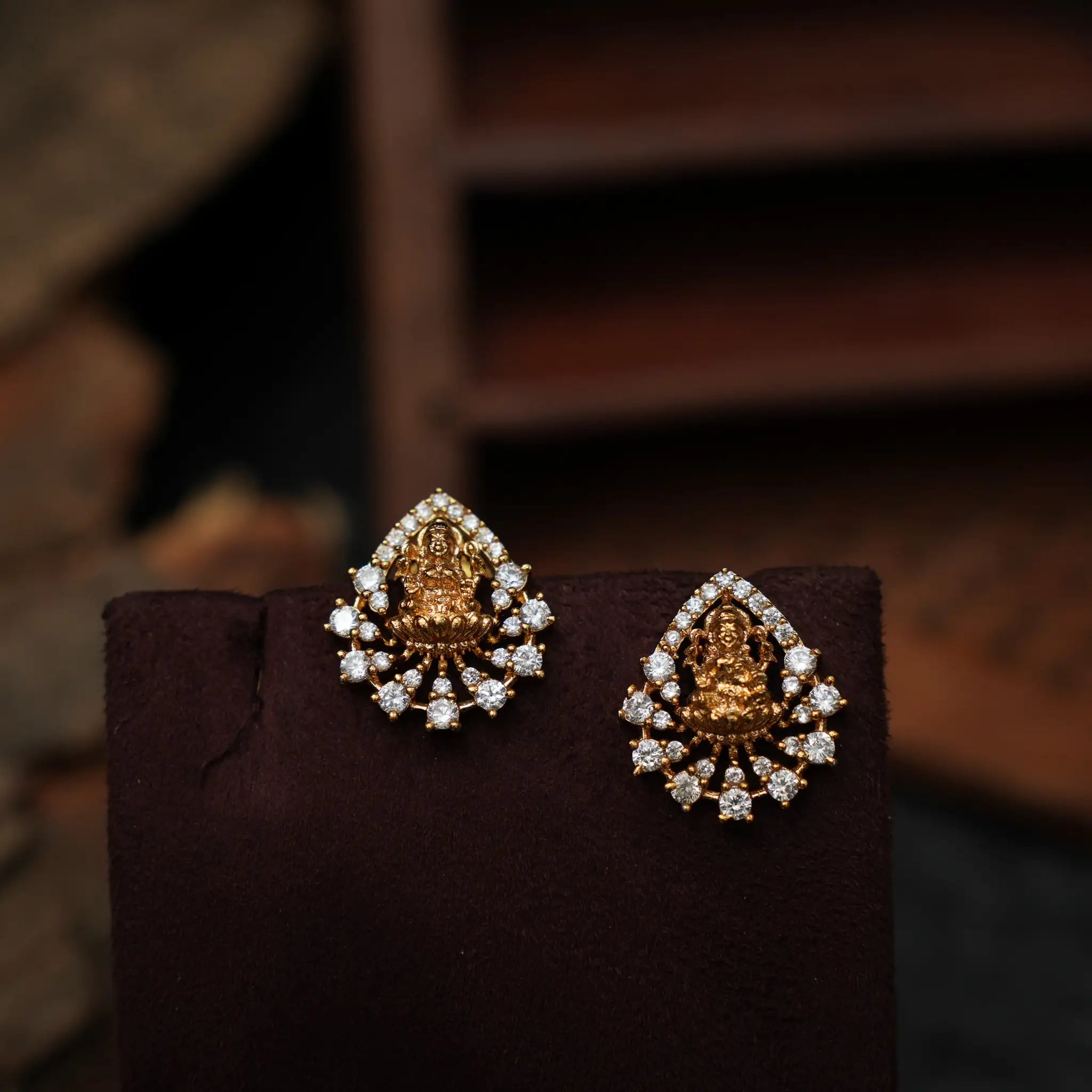 Jakshani Zircon Ear Stud - White