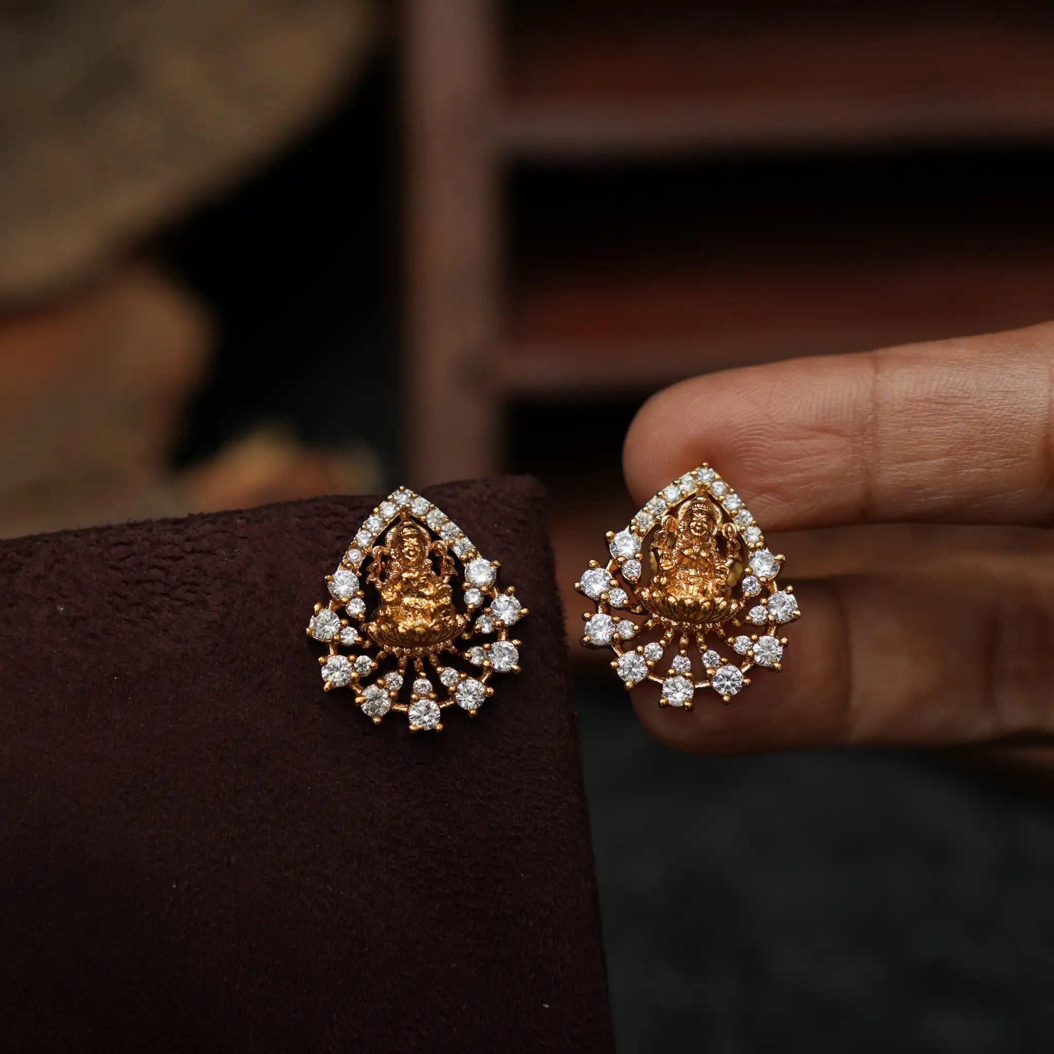 Jakshani Zircon Ear Stud - White