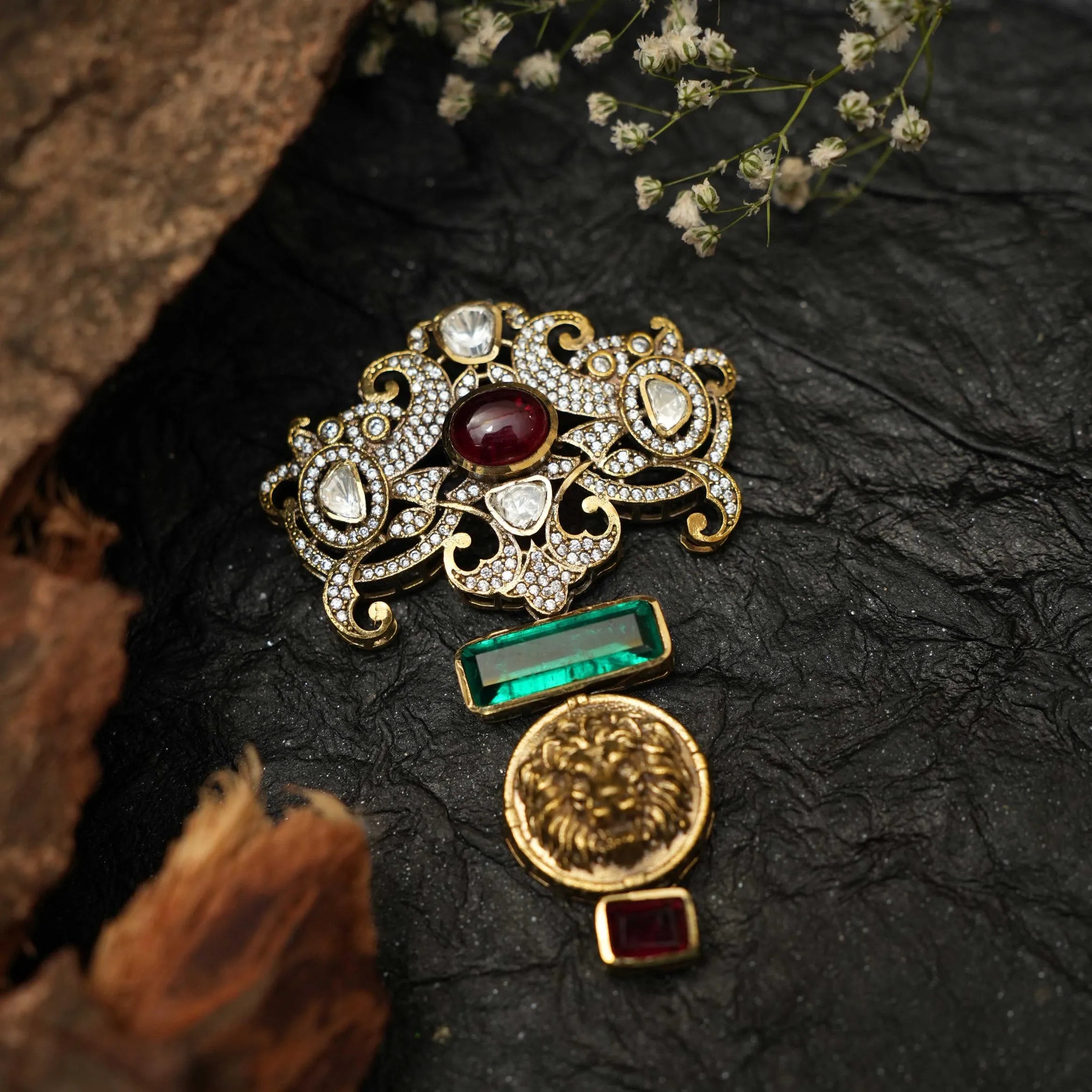 Janvi Saree Pin / Brooch - Red & Green