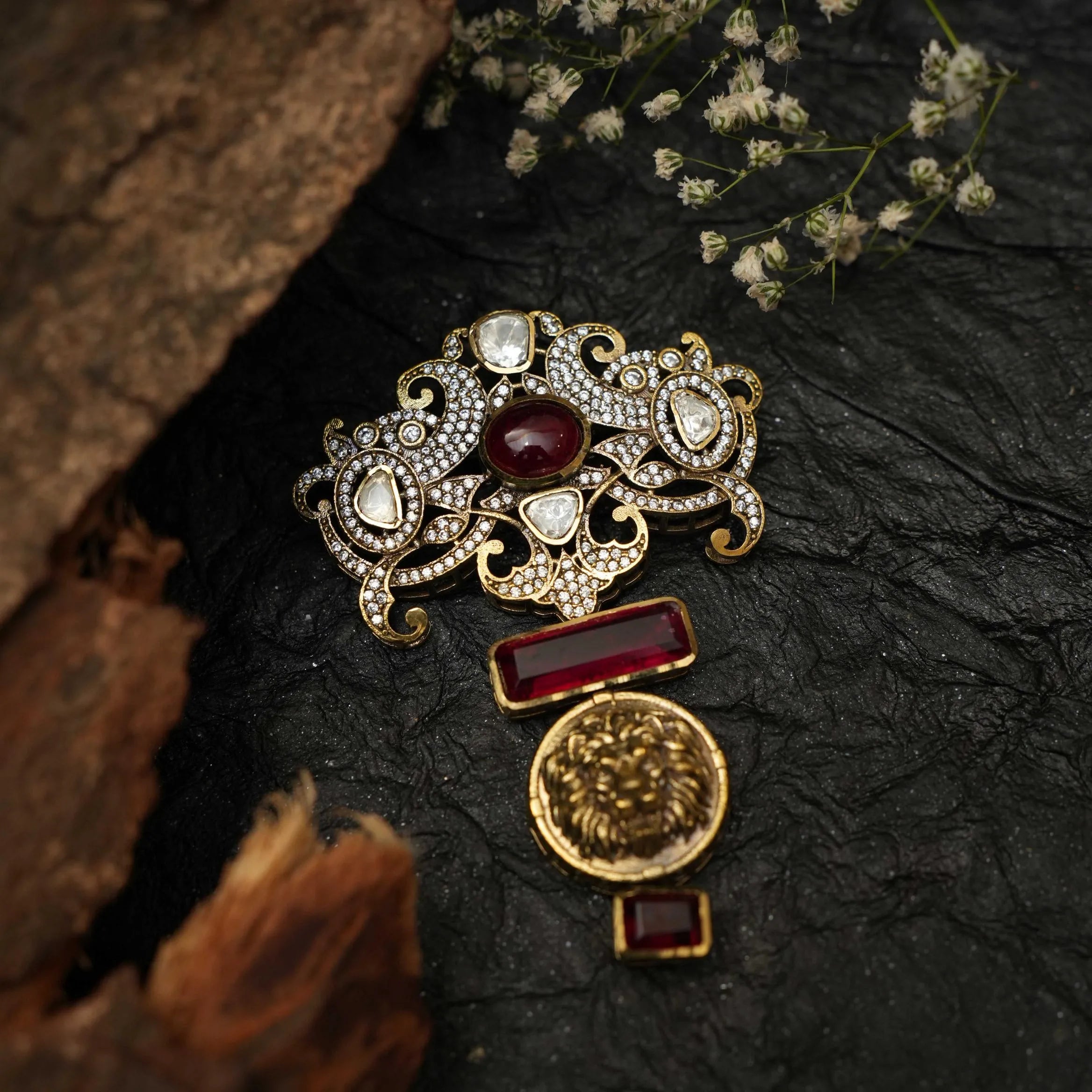 Janvi Saree Pin / Brooch - Red