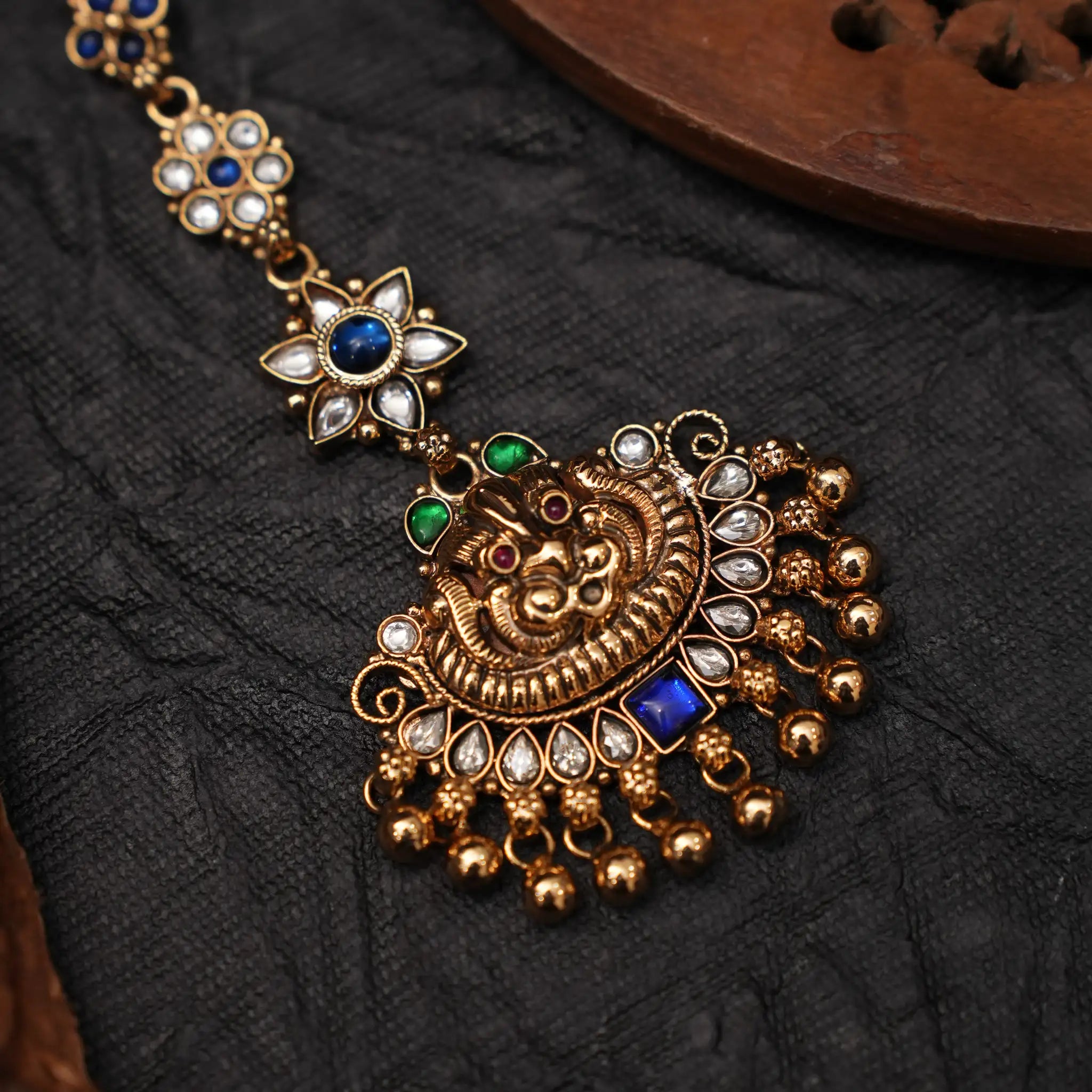 Jinuta Antique Nagas Tikka