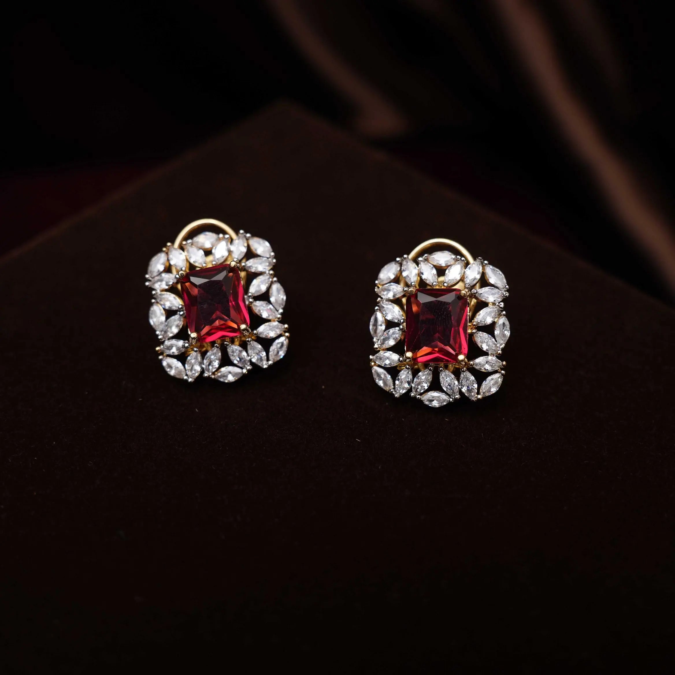 Kabila Zircon Hasli Necklace - Red