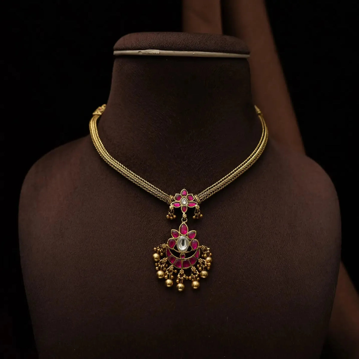Kapila Antique Attigai Necklace - Red & White