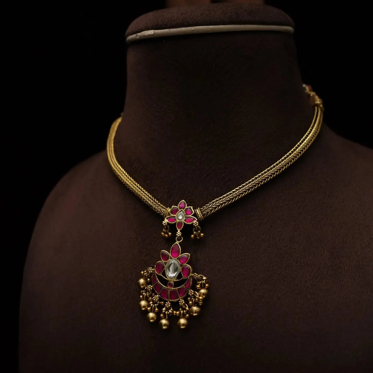 Kapila Antique Attigai Necklace - Red & White