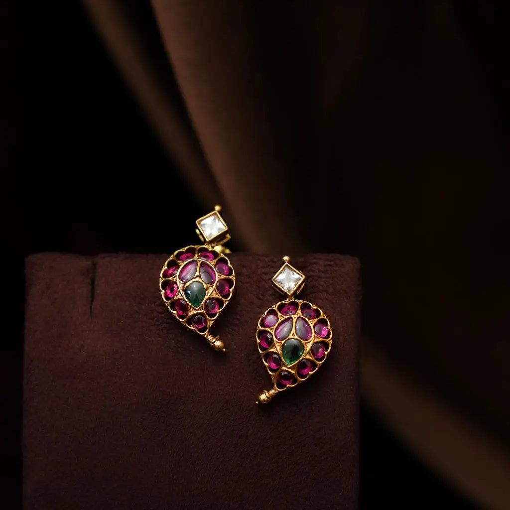 Ketaki Antique Mango Neckace - Red & White