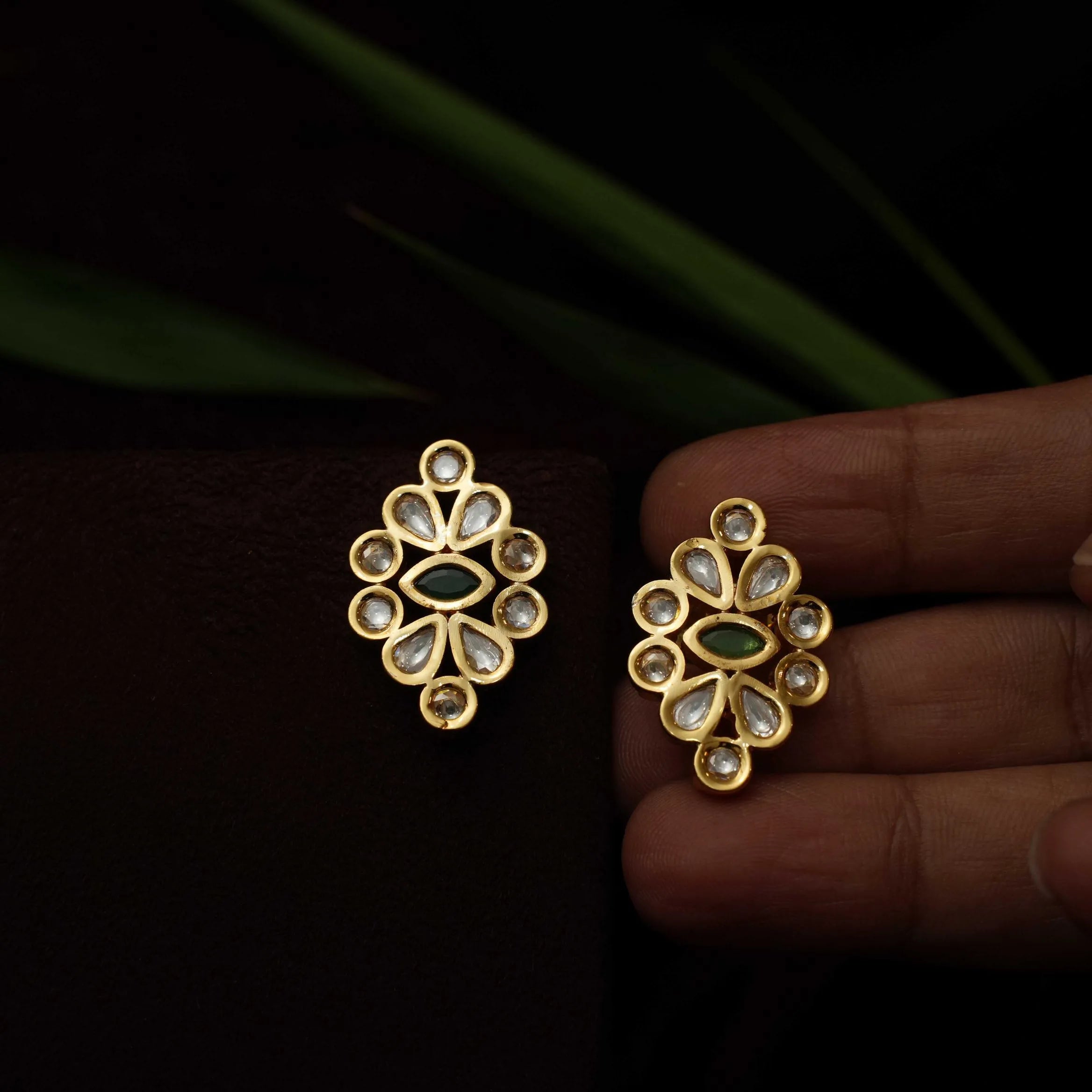 Kshiti Kundan Ear Stud