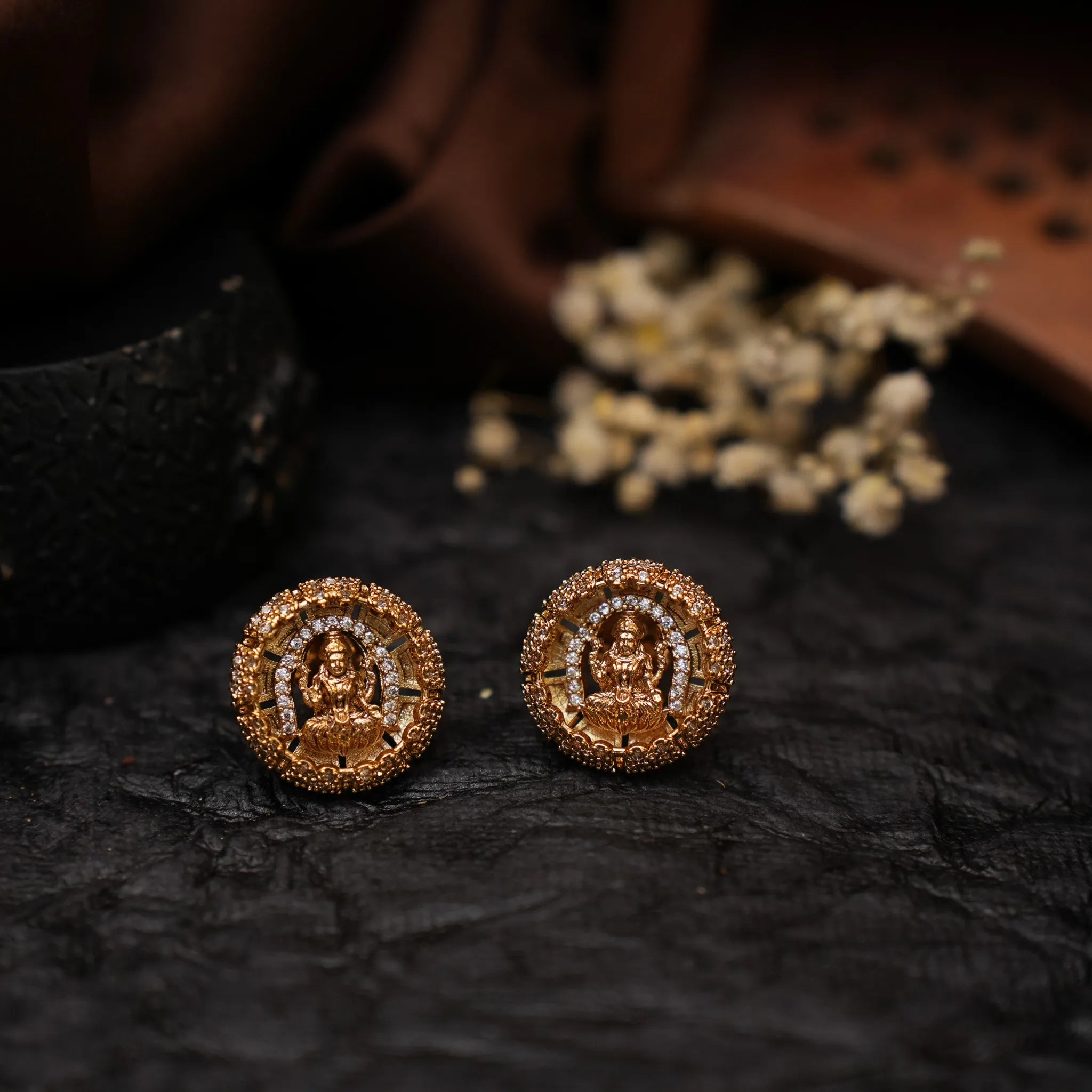 Lavenia Antique Ear Stud - White