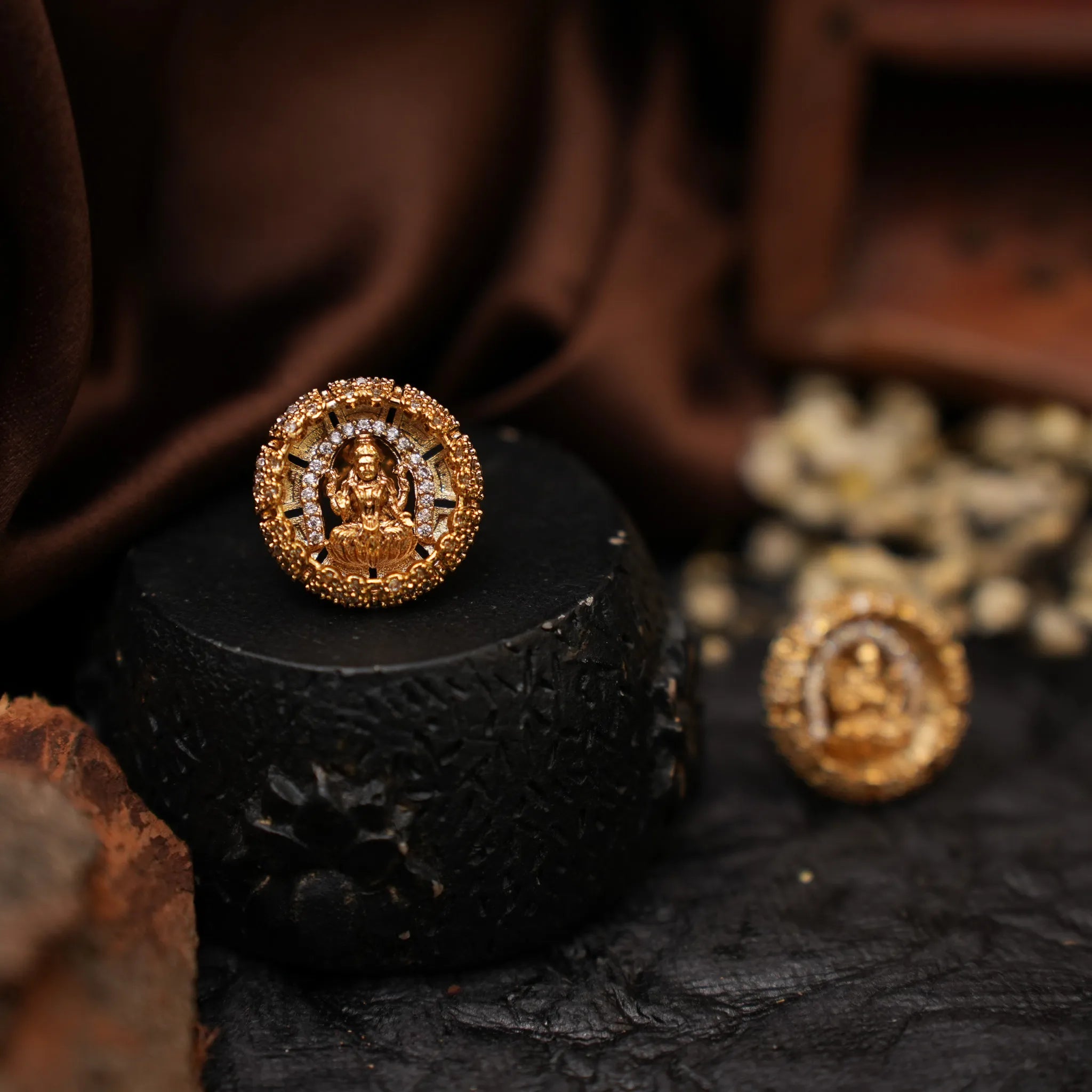 Lavenia Antique Ear Stud - White