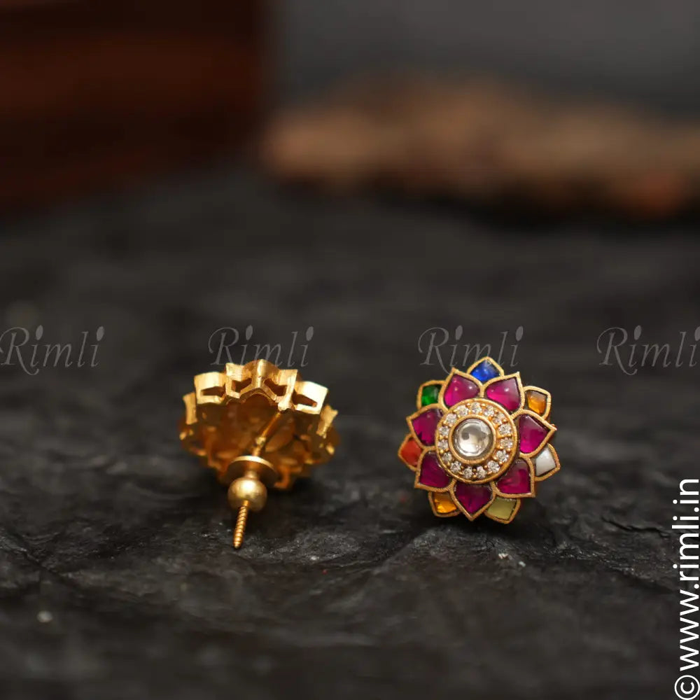 Mansi Floral Ear Stud