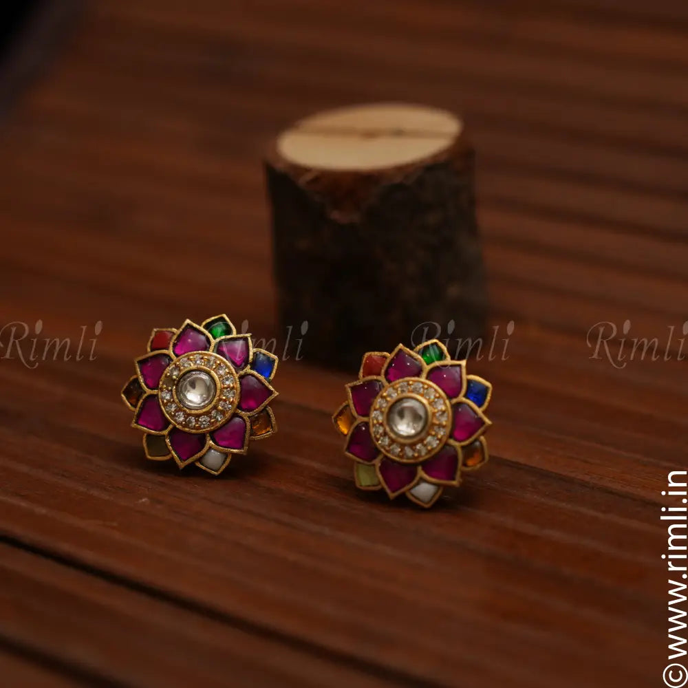 Mansi Floral Ear Stud