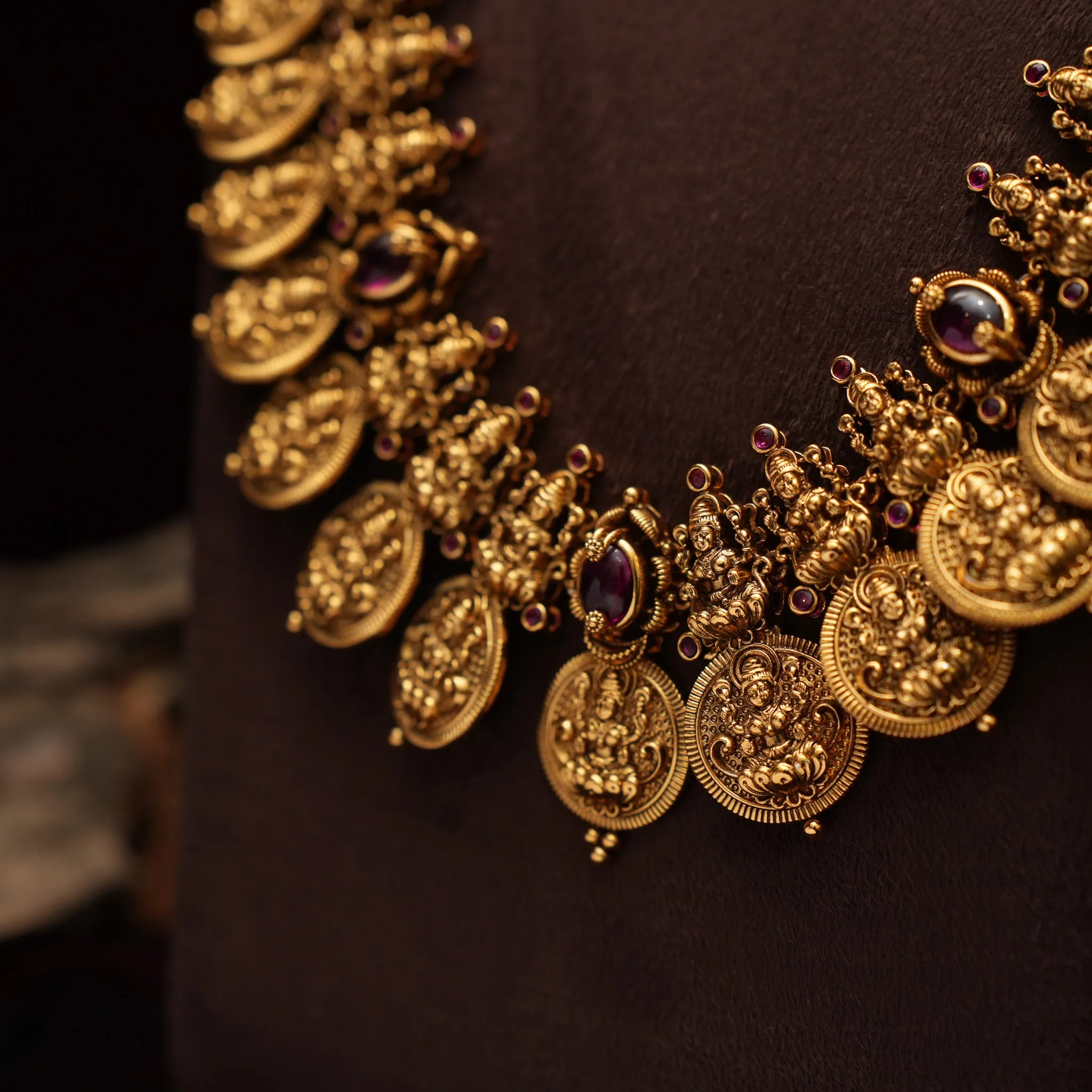Mila Antique Necklace - Red