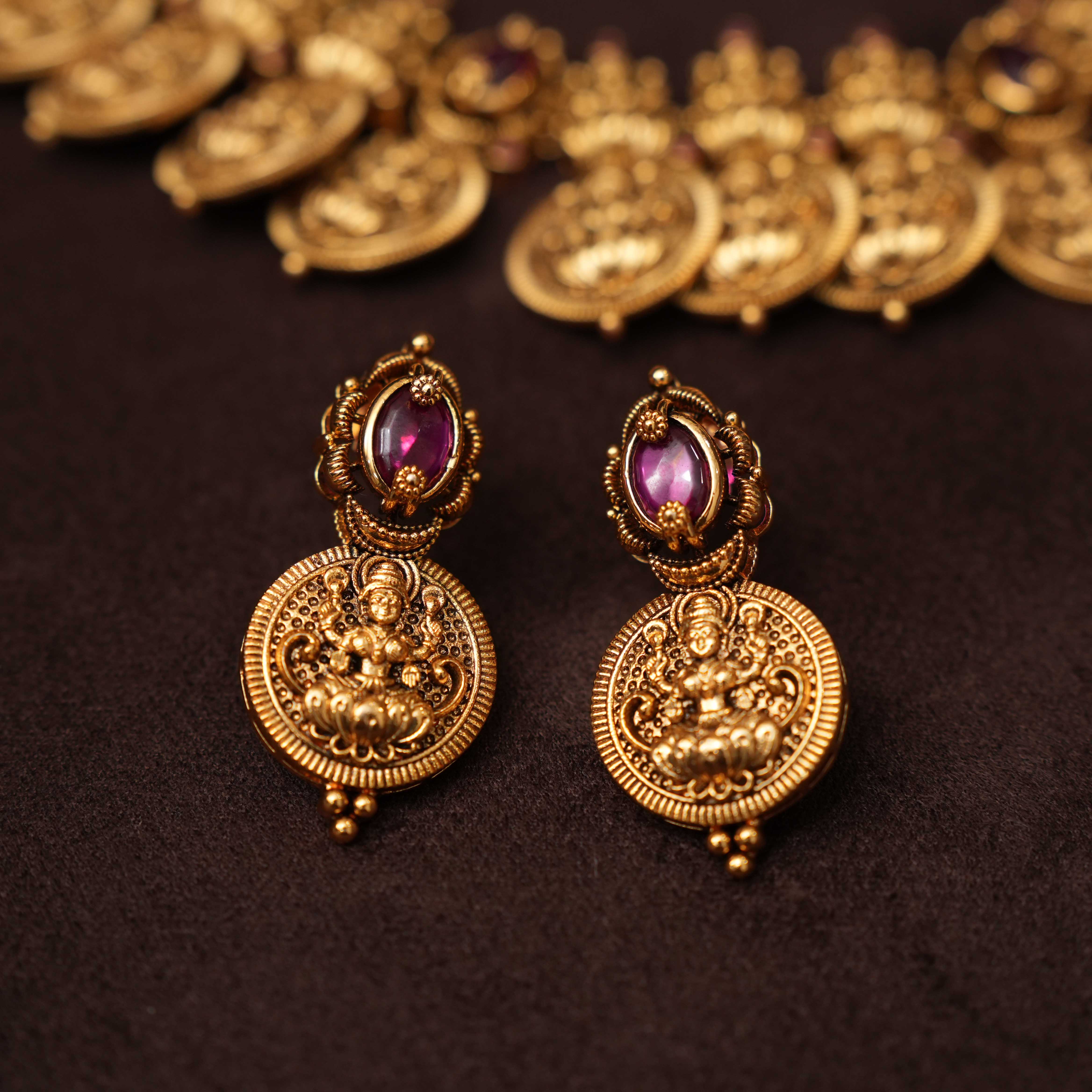 Mila Antique Necklace - Red