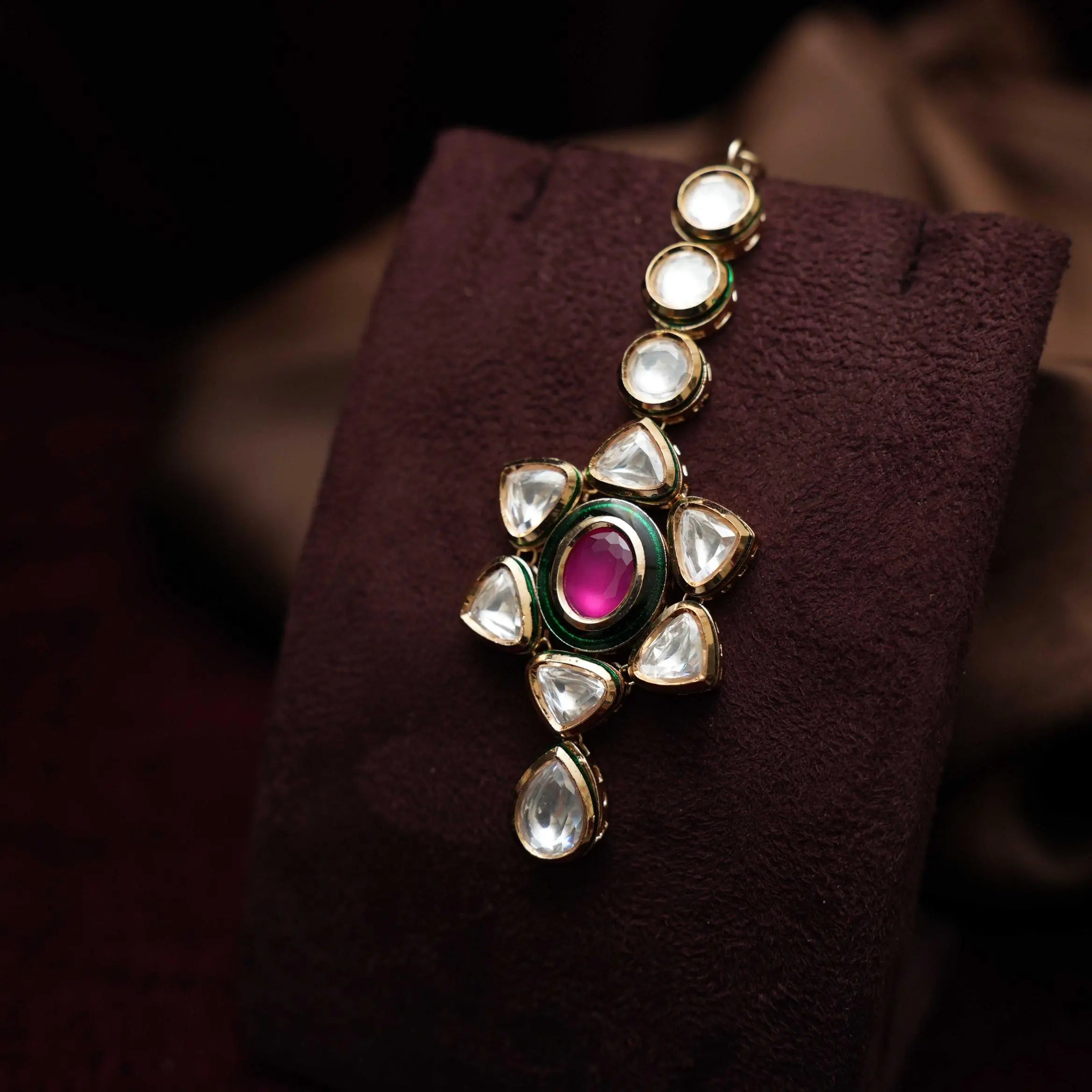 Naina Kundan Tikka - Red & Green