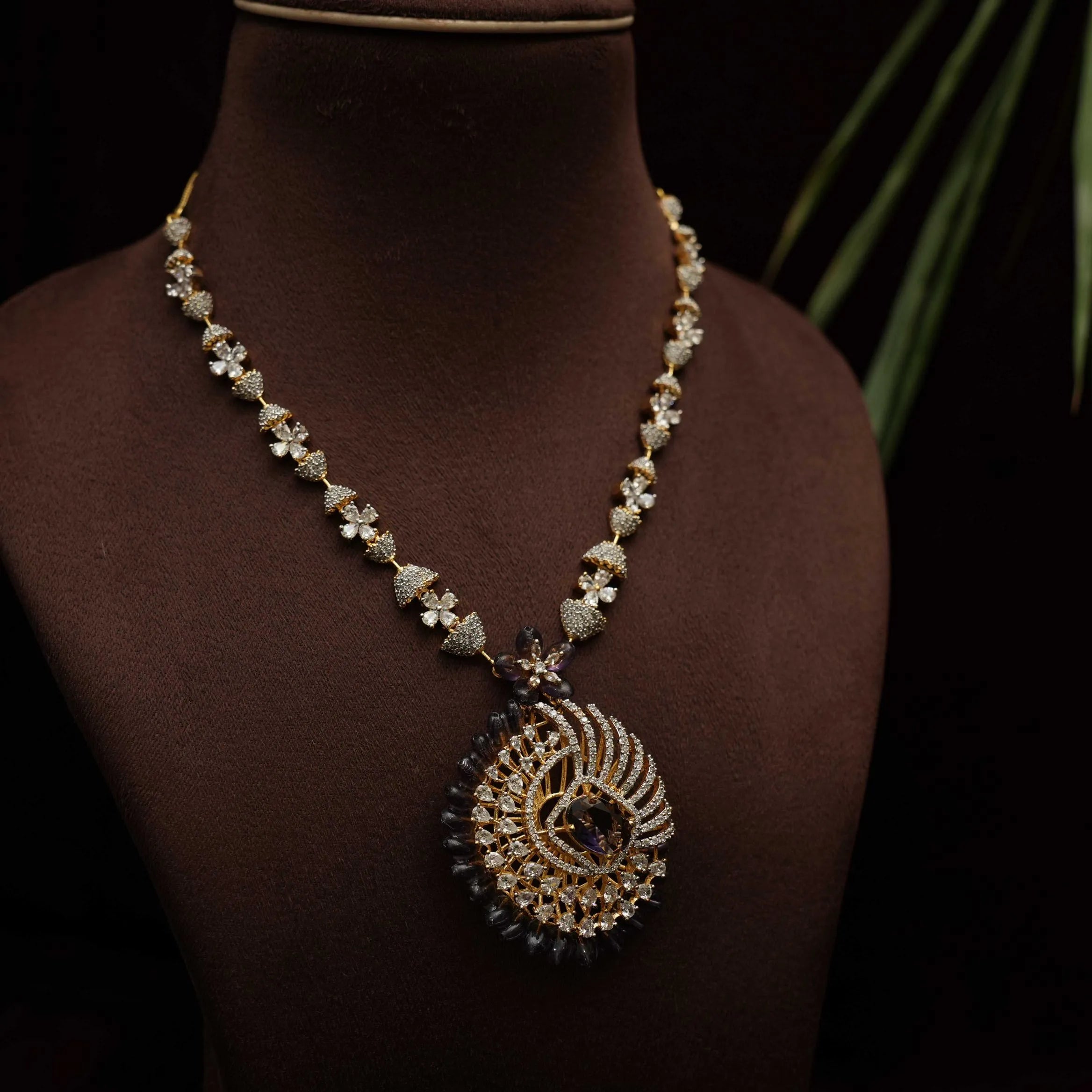 Narsi Zircon Necklace