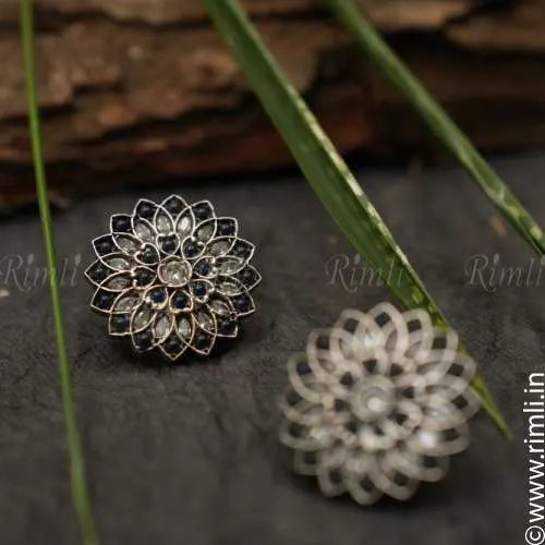 Silver Floral Earstud - Rimli Boutique