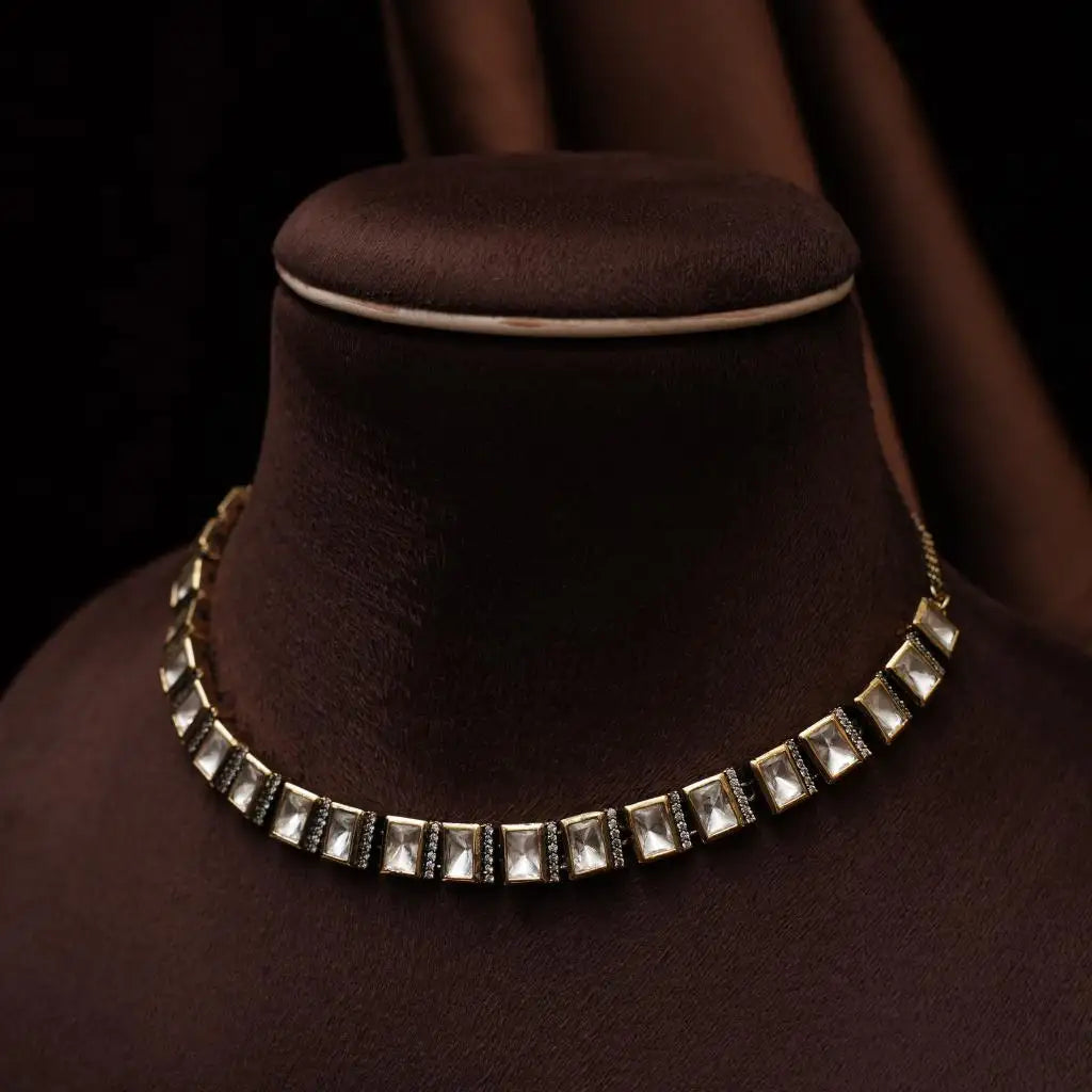 Nitha Victorian Choker