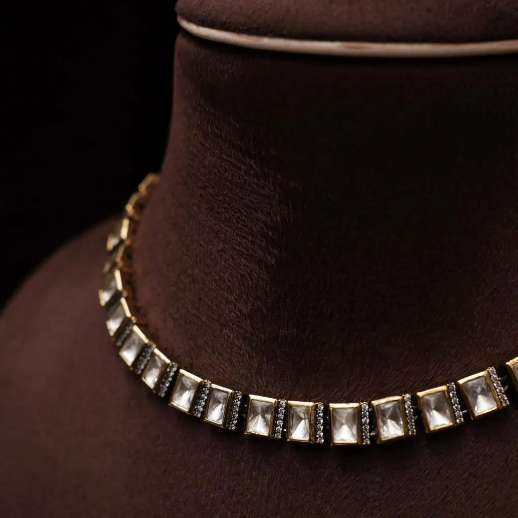 Nitha Victorian Choker