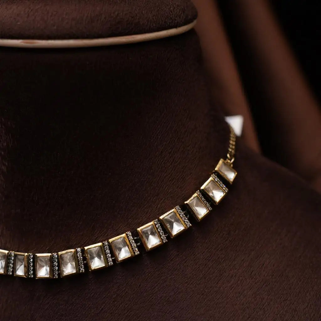 Nitha Victorian Choker