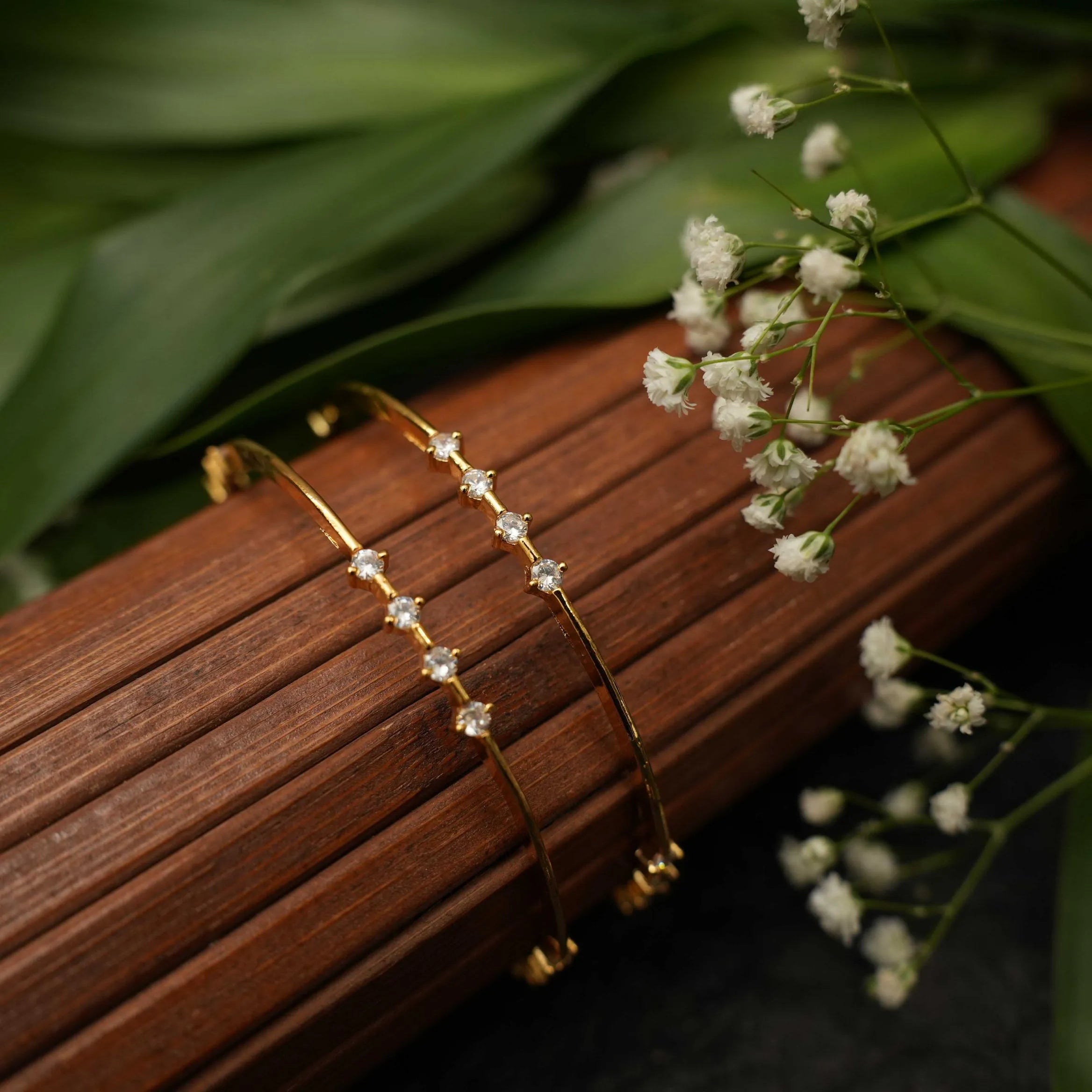 Nivi White Stone Bangles