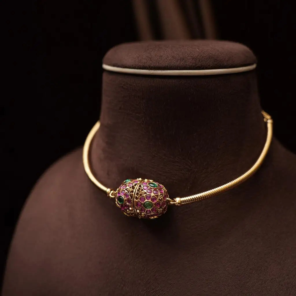 Nivriti Antique Hasli Necklace - Green